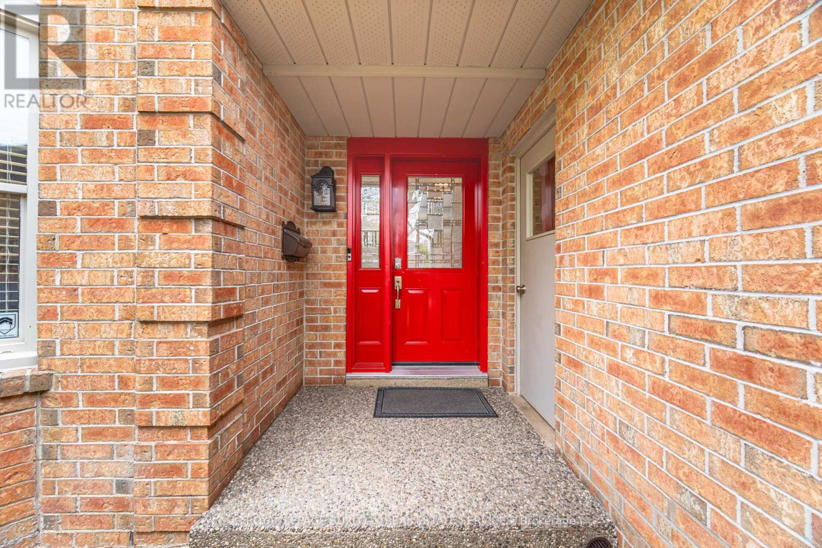 1004 Roxborough Drive, Oakville, Ontario  L6M 1E3 - Photo 4 - W13134200