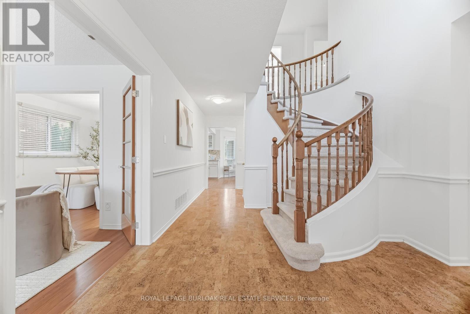 1004 Roxborough Drive, Oakville, Ontario  L6M 1E3 - Photo 6 - W13134200