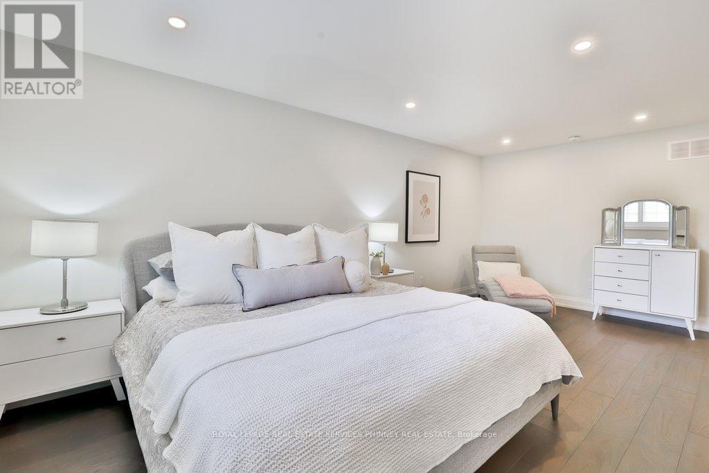 6 Iroquois Avenue, Mississauga, Ontario  L5G 1M6 - Photo 15 - W13134252