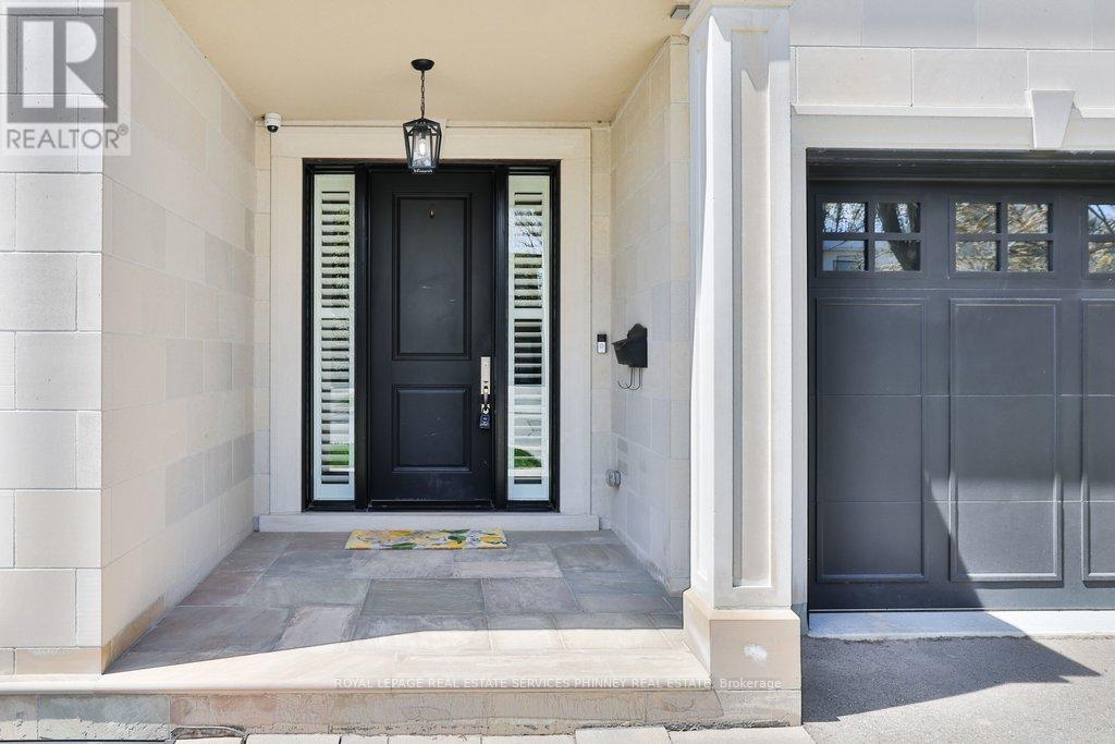 6 Iroquois Avenue, Mississauga, Ontario  L5G 1M6 - Photo 3 - W13134252