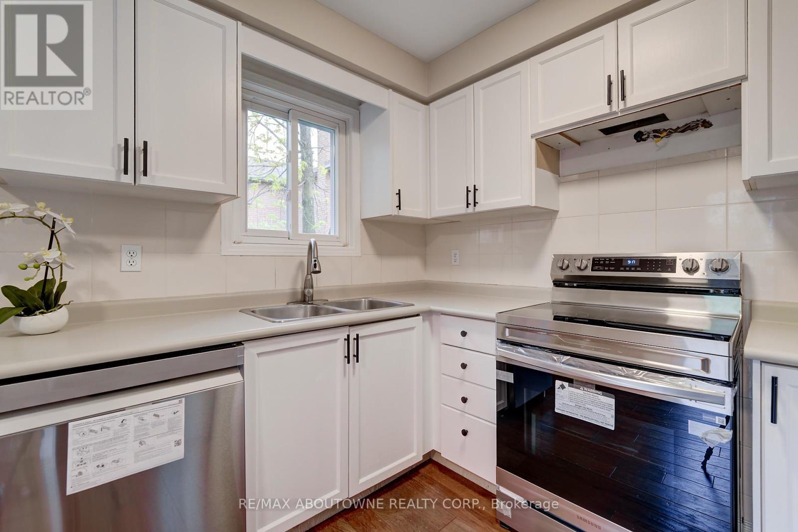 1154 Glen Valley Road, Oakville, Ontario  L6M 3K6 - Photo 11 - W13134310