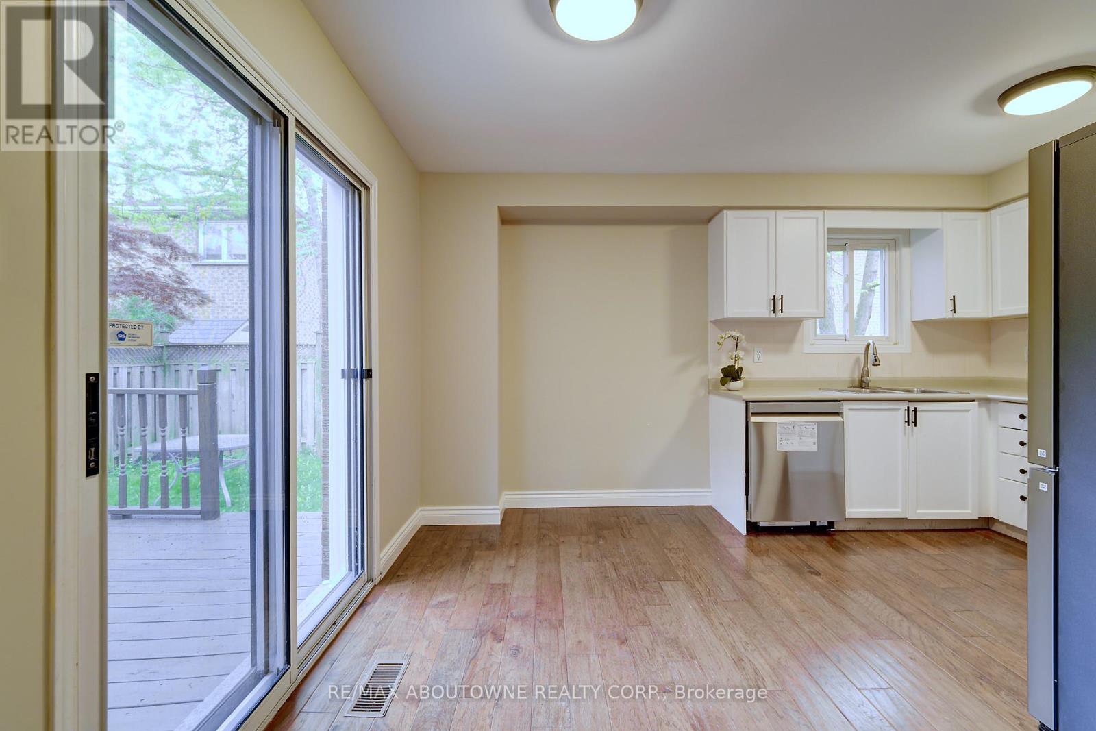 1154 Glen Valley Road, Oakville, Ontario  L6M 3K6 - Photo 8 - W13134310