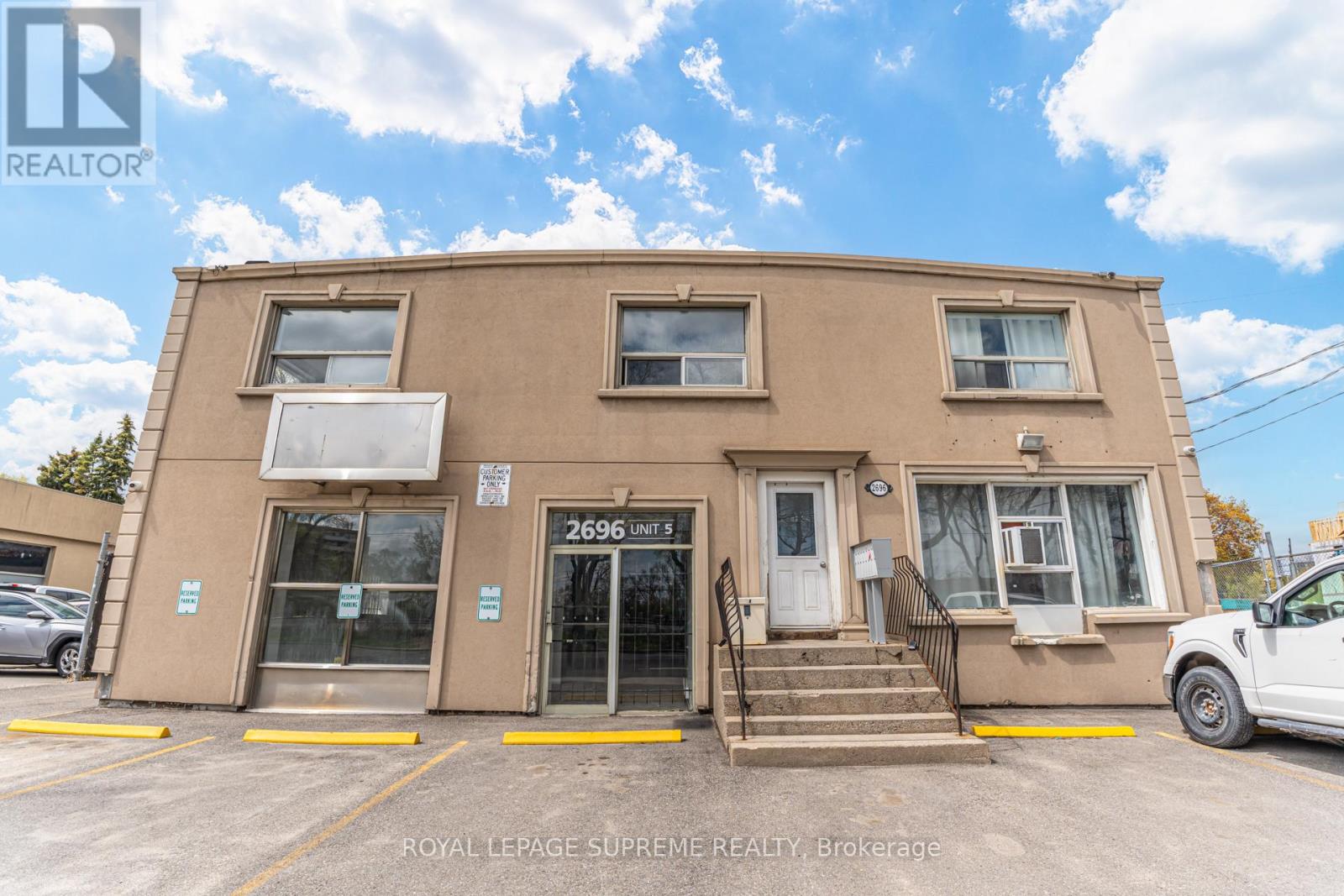 5 - 2696 St Clair Avenue W, Toronto, Ontario M6N 1M2 - Photo 2 - W13134398
