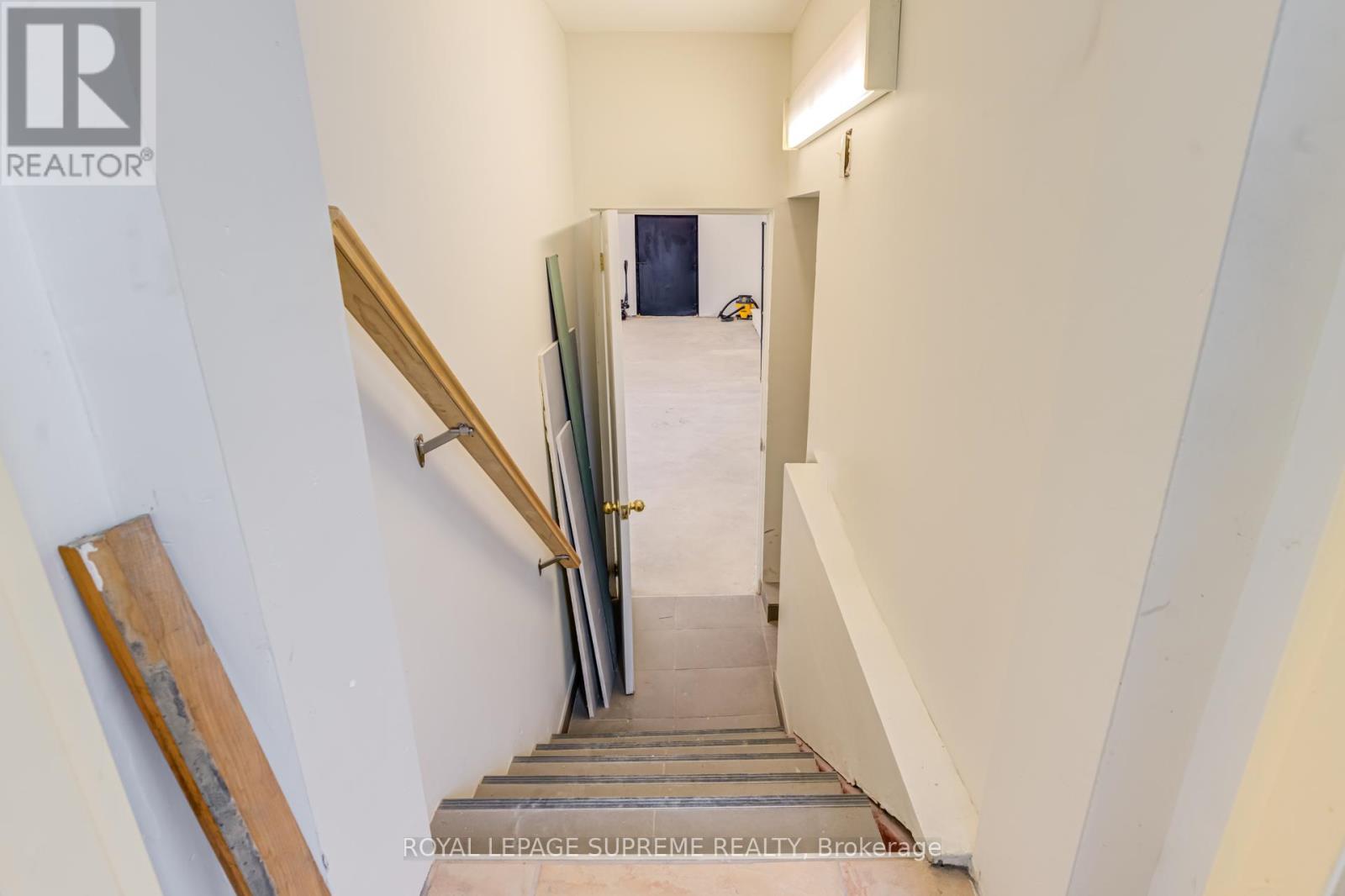5 - 2696 St Clair Avenue W, Toronto, Ontario M6N 1M2 - Photo 20 - W13134398