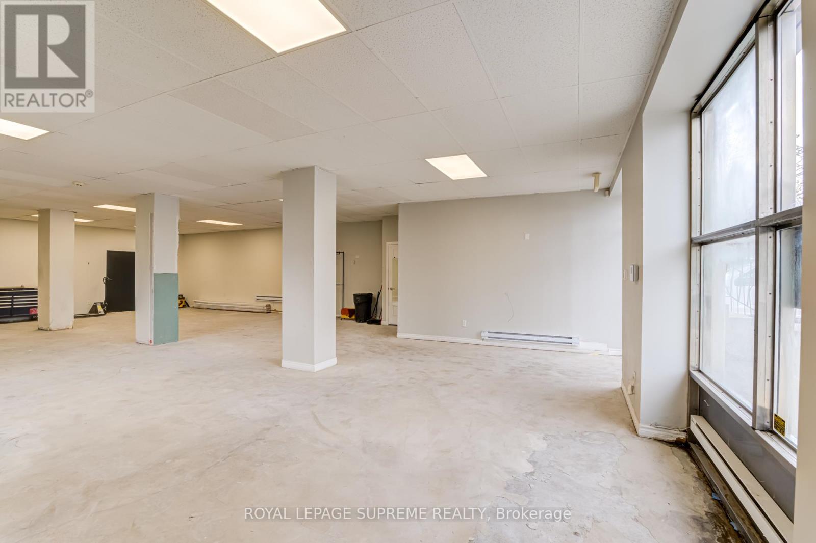 5 - 2696 St Clair Avenue W, Toronto, Ontario M6N 1M2 - Photo 6 - W13134398