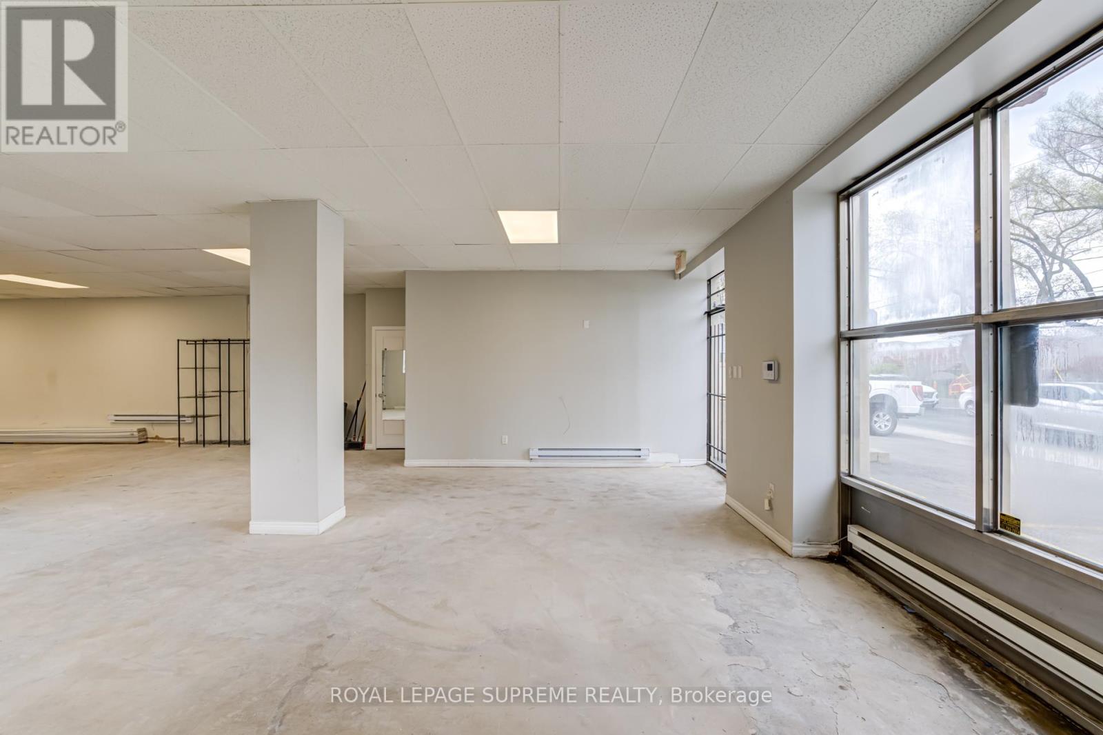 5 - 2696 St Clair Avenue W, Toronto, Ontario M6N 1M2 - Photo 8 - W13134398