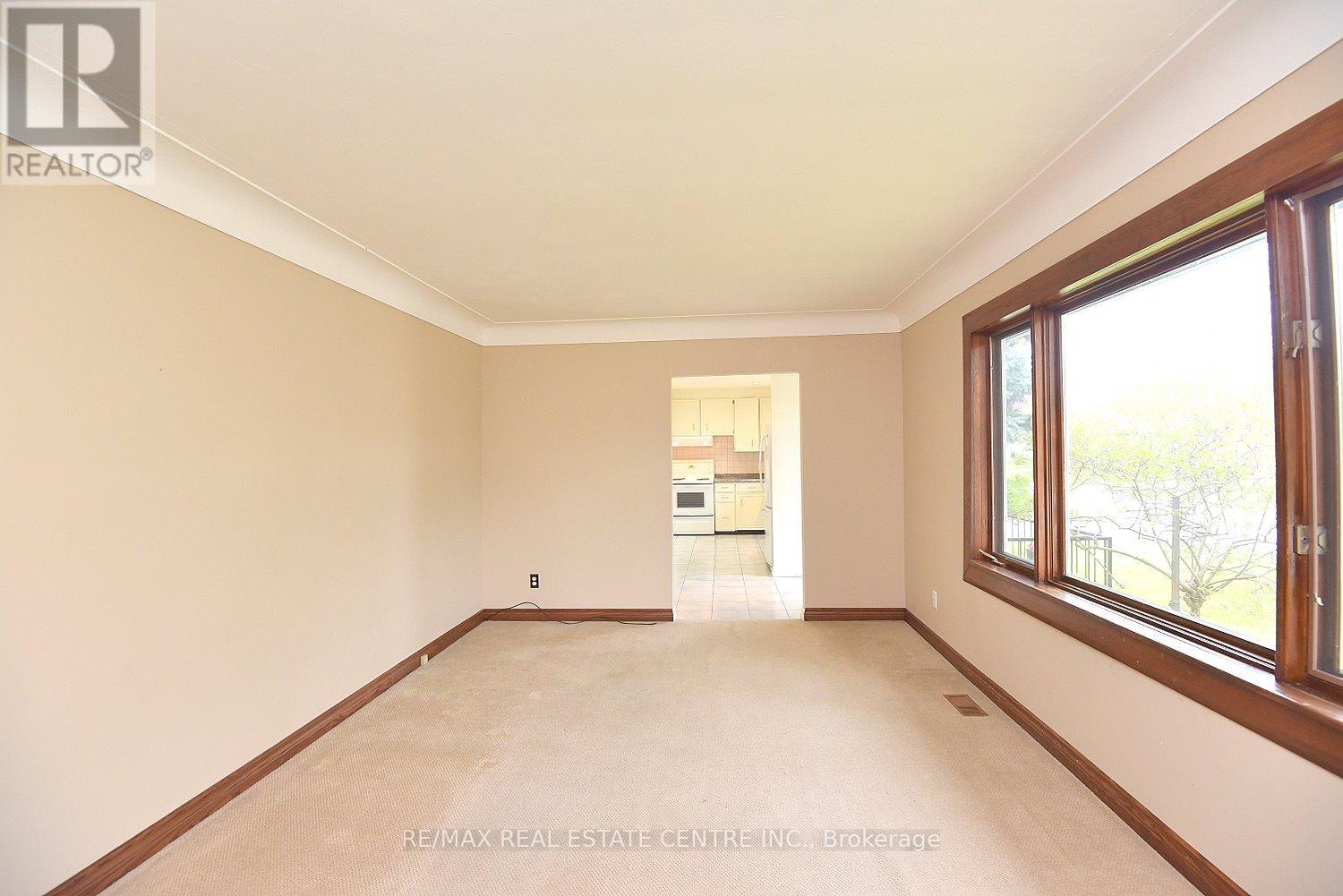 5409 Croydon Road, Burlington, Ontario  L7L 3J2 - Photo 8 - W13130436