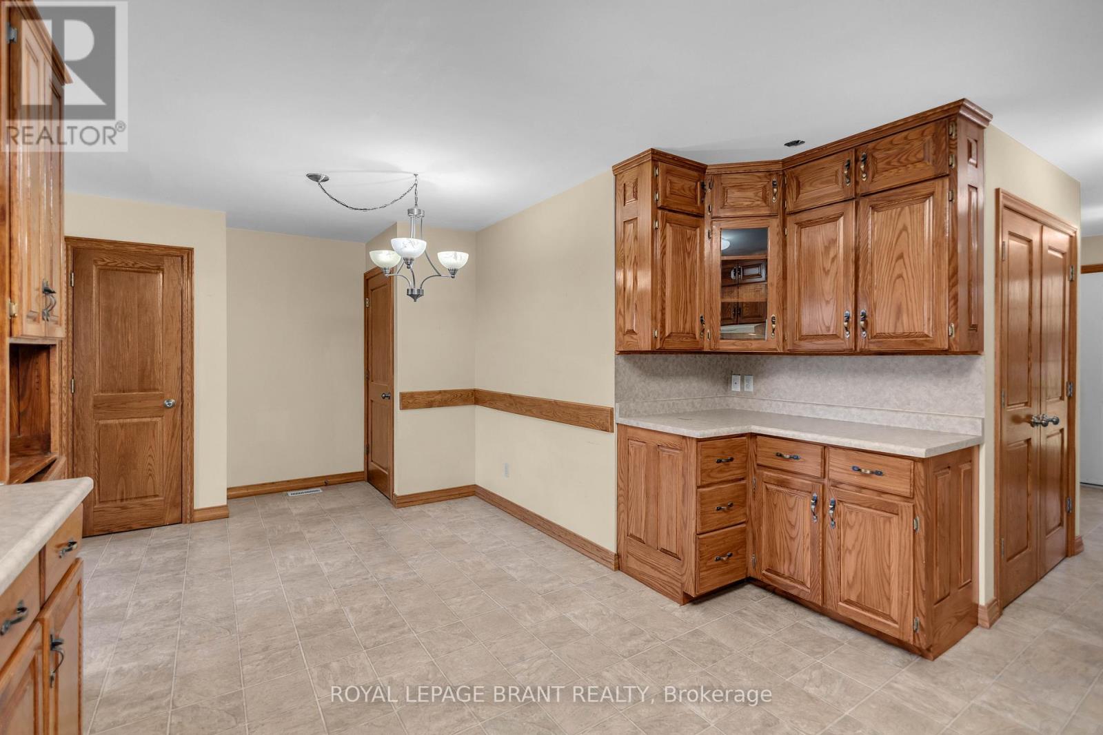 10 Burnside Drive, Brant, Ontario  N0B 1E0 - Photo 12 - X13134386