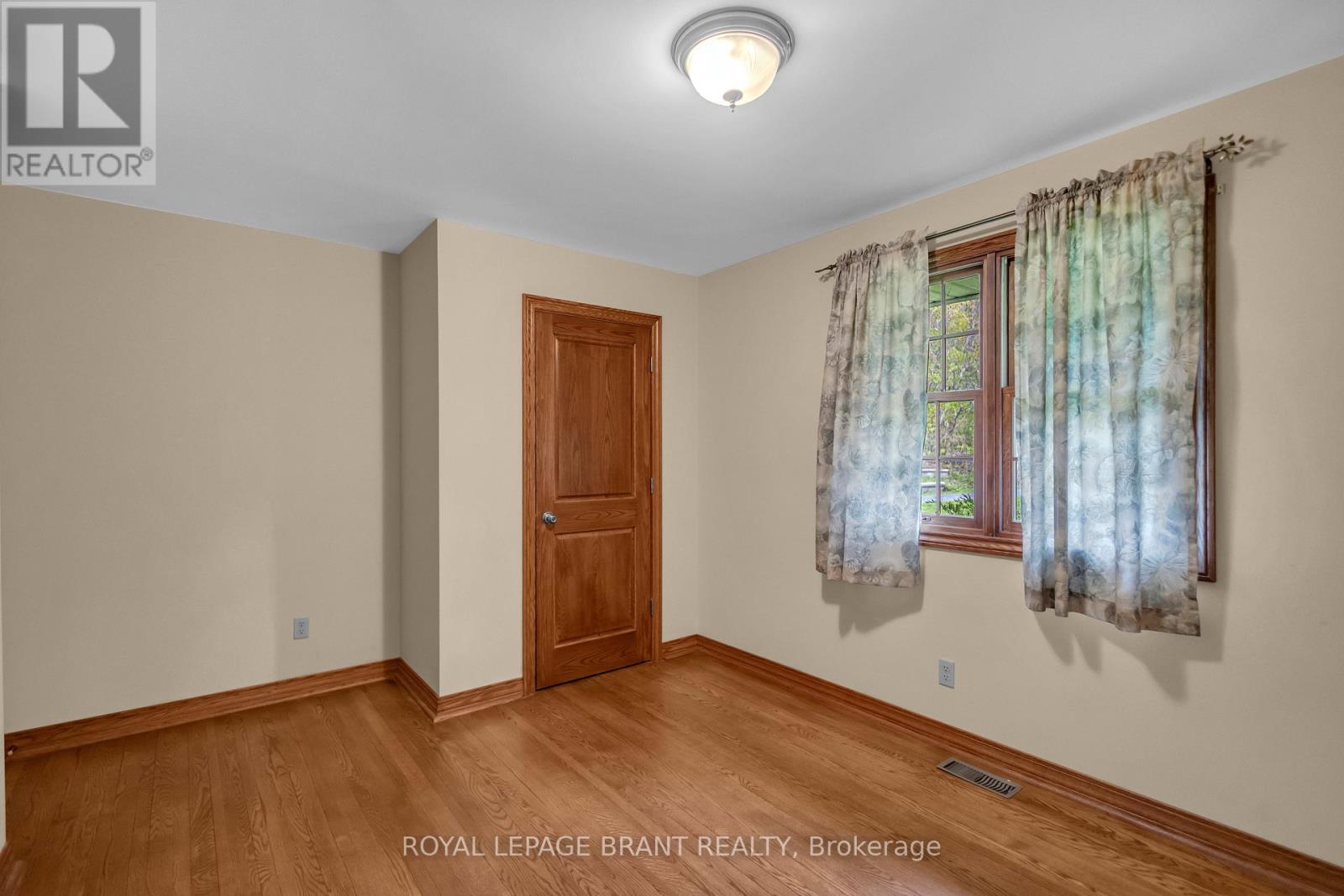 10 Burnside Drive, Brant, Ontario  N0B 1E0 - Photo 19 - X13134386