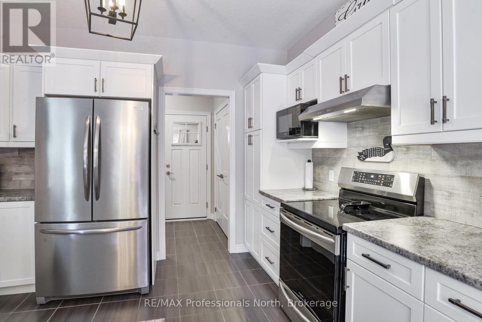 19 Selkirk Drive, Huntsville, Ontario  P1H 0C5 - Photo 14 - X13134504