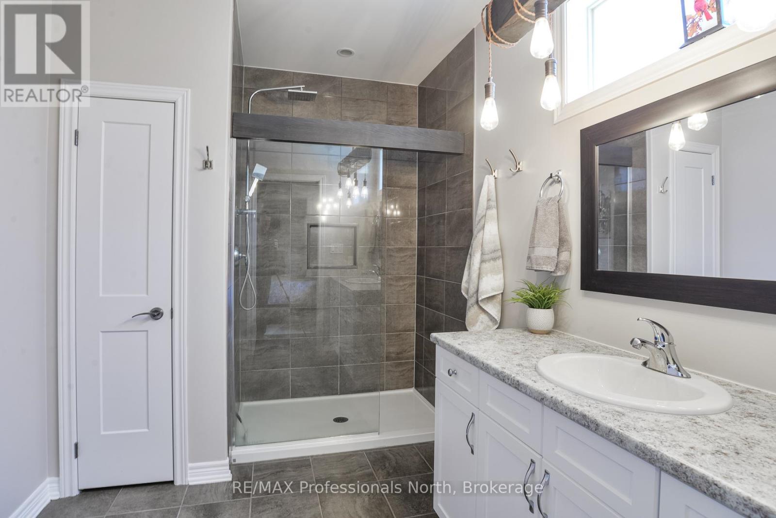 19 Selkirk Drive, Huntsville, Ontario  P1H 0C5 - Photo 18 - X13134504