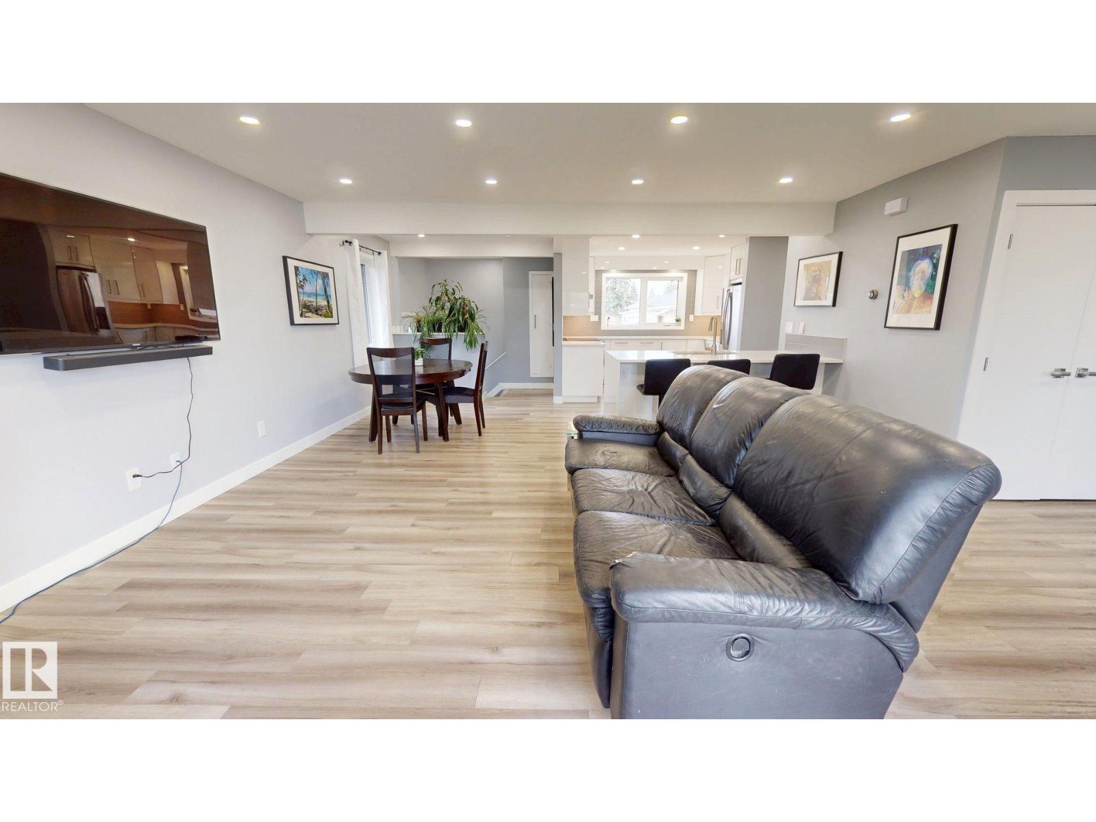 5308 94b Av Nw, Edmonton, Alberta  T6B 0Z3 - Photo 2 - E4488001