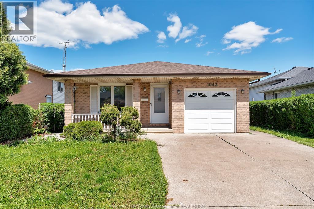 1042 BROOKVIEW CRESCENT, Windsor, Ontario