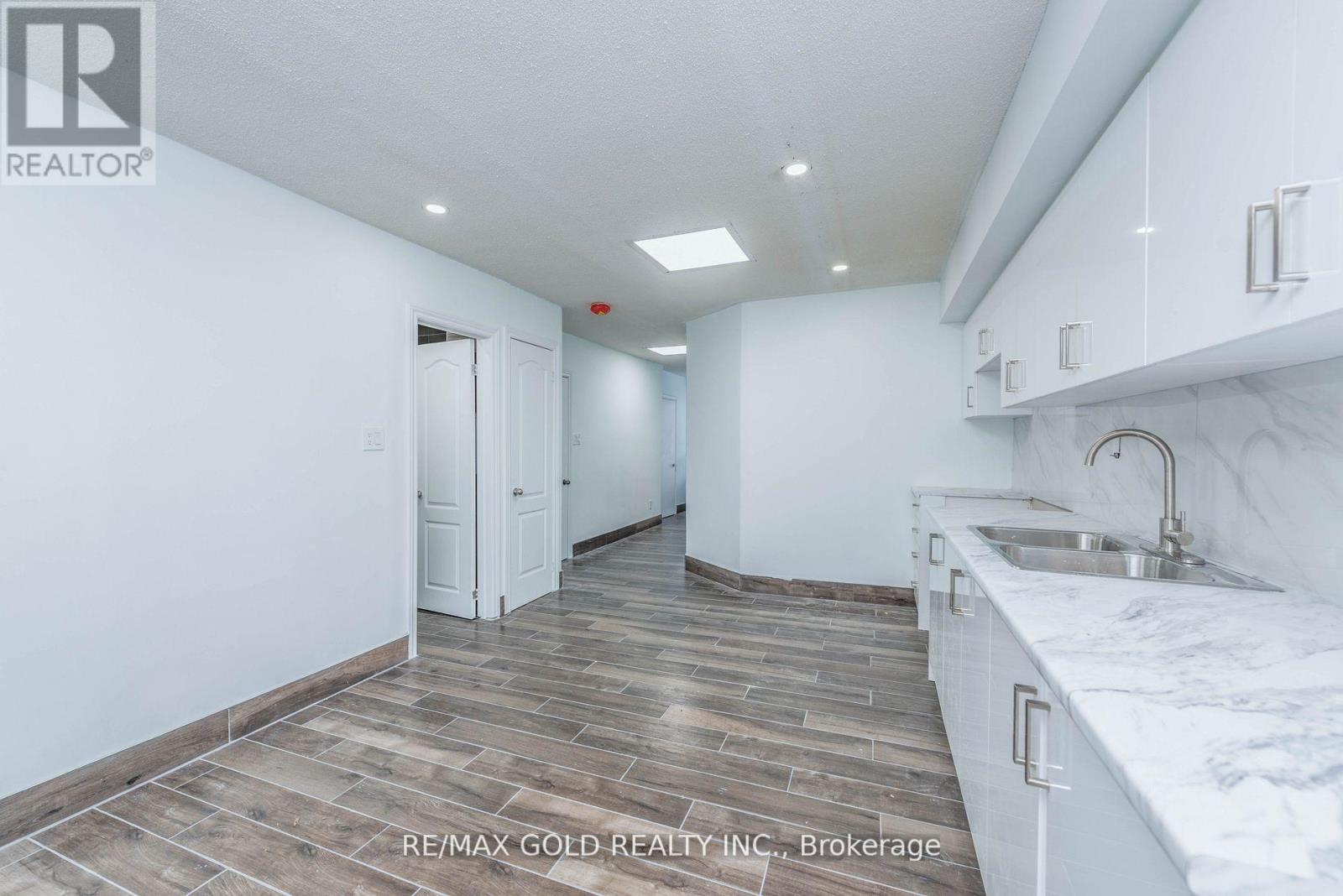 7064 - 7064 Airport Road, Mississauga, Ontario  L4T 2G8 - Photo 2 - W12842132
