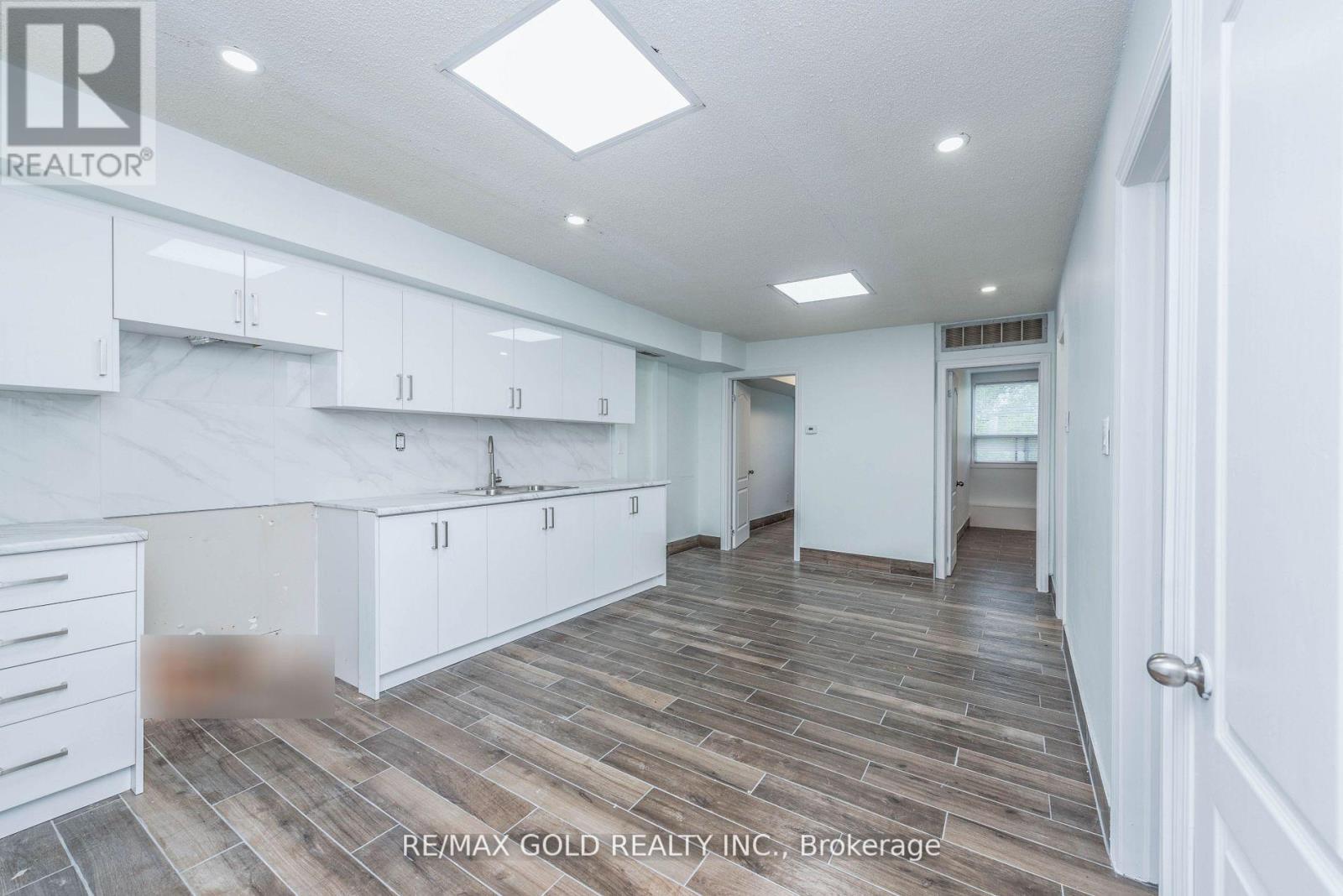 7064 - 7064 Airport Road, Mississauga, Ontario  L4T 2G8 - Photo 4 - W12842132