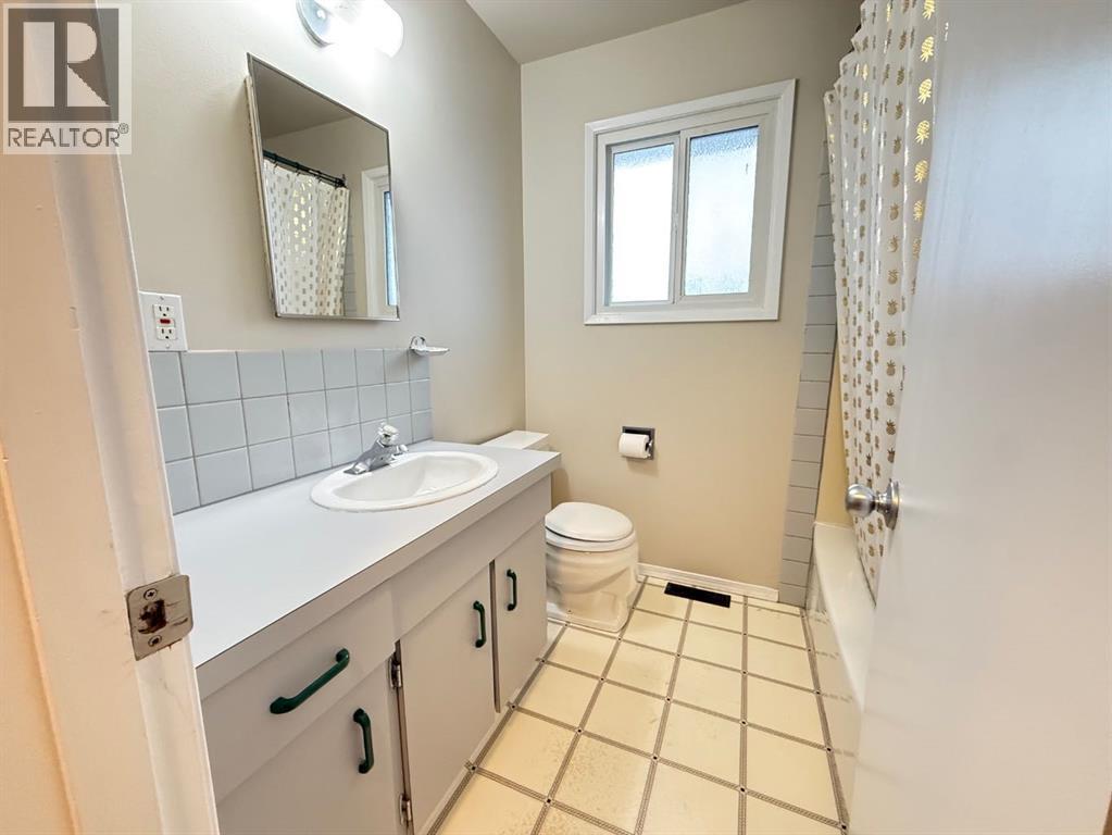 27, 441 Switzer Drive, Hinton, Alberta  T7V 1Z7 - Photo 12 - A2267409