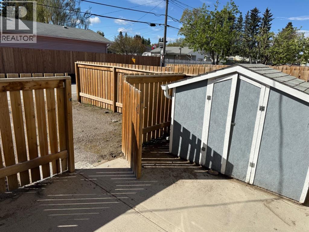 27, 441 Switzer Drive, Hinton, Alberta  T7V 1Z7 - Photo 4 - A2267409