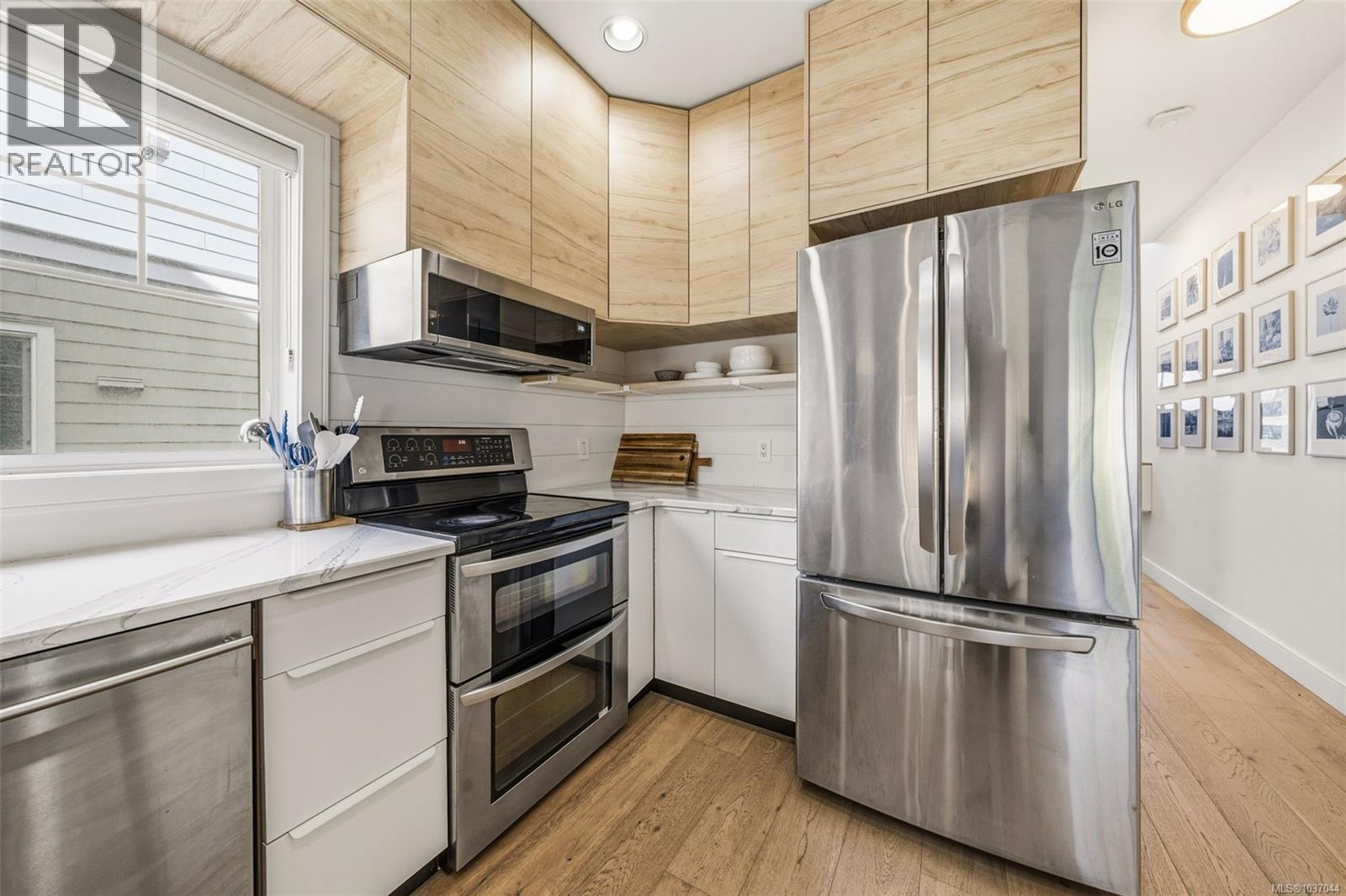 6 1182 Colville Rd, Esquimalt, British Columbia  V9A 4P7 - Photo 11 - 1037044