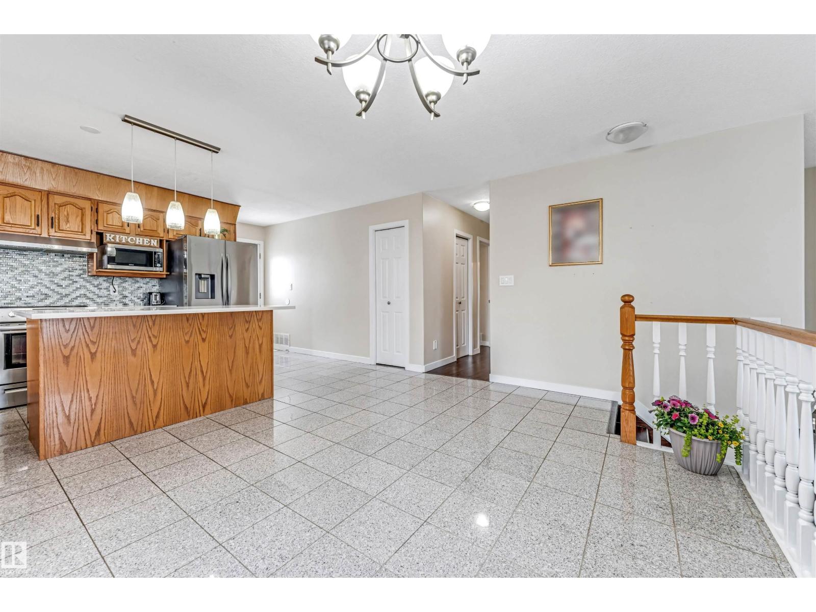 1529 49a St Nw Nw, Edmonton, Alberta  T6L 6Y6 - Photo 11 - E4488011