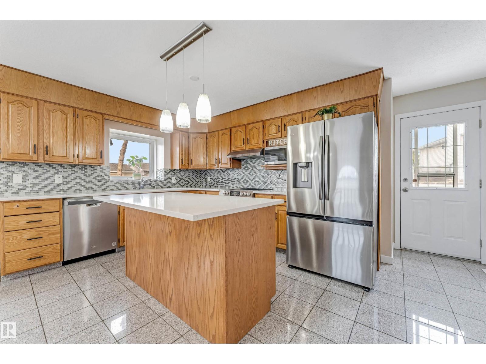 1529 49a St Nw Nw, Edmonton, Alberta  T6L 6Y6 - Photo 13 - E4488011