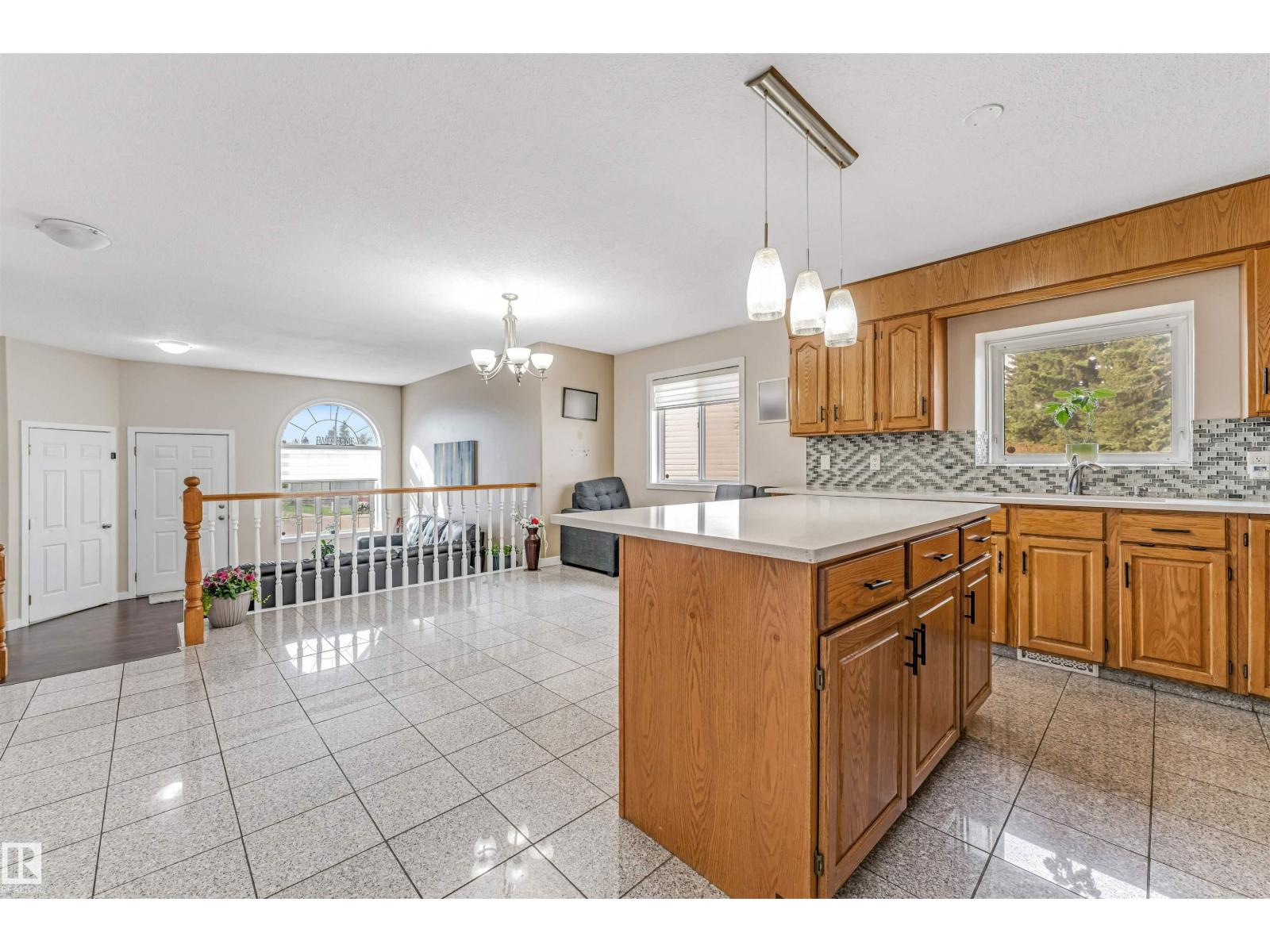 1529 49a St Nw Nw, Edmonton, Alberta  T6L 6Y6 - Photo 14 - E4488011