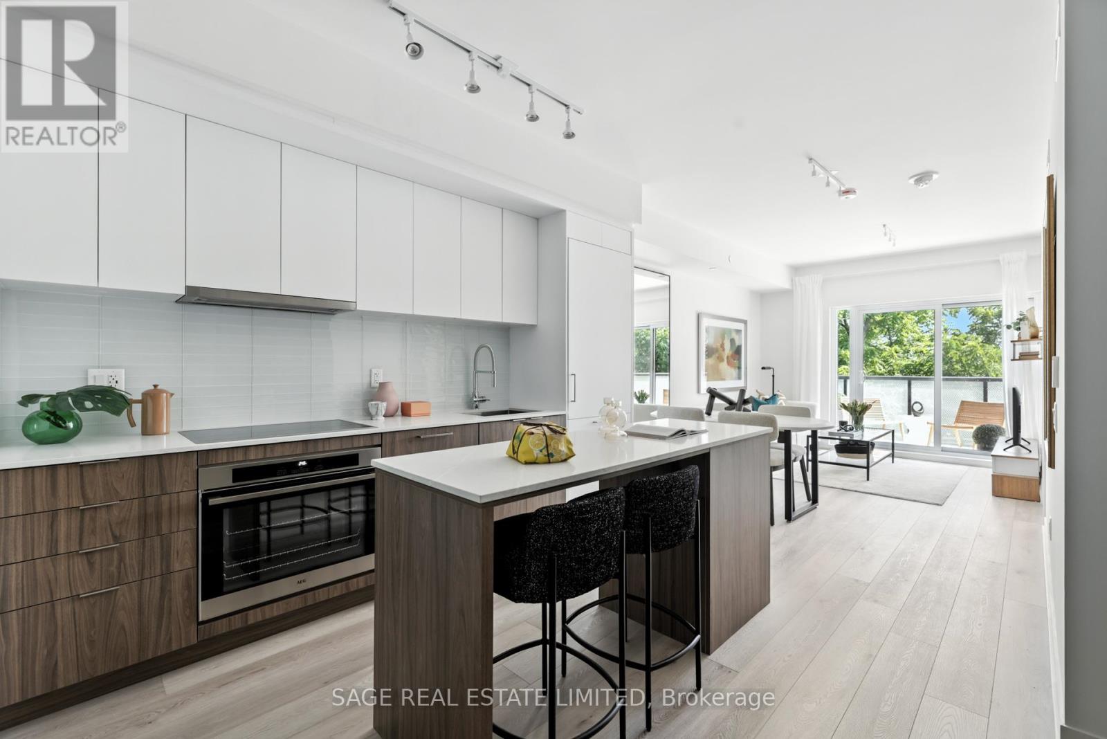 310 - 863 St Clair Avenue W, Toronto, Ontario  M6C 1C4 - Photo 2 - C13134474