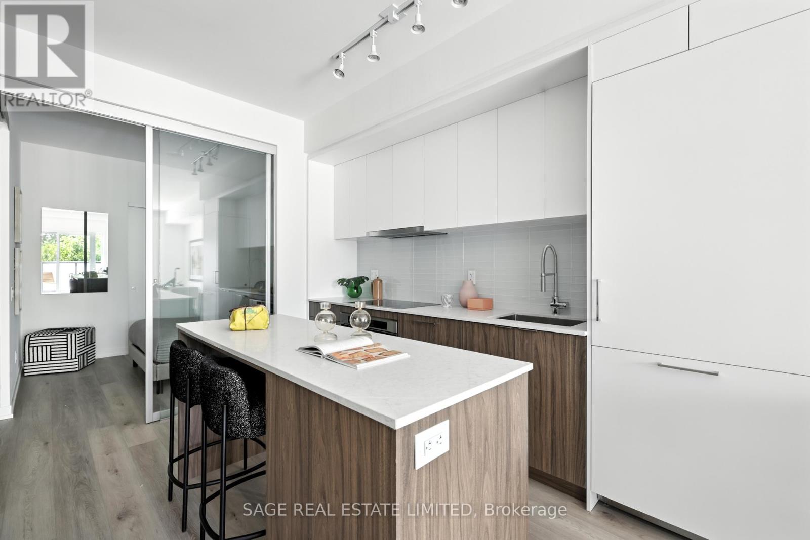 310 - 863 St Clair Avenue W, Toronto, Ontario  M6C 1C4 - Photo 4 - C13134474