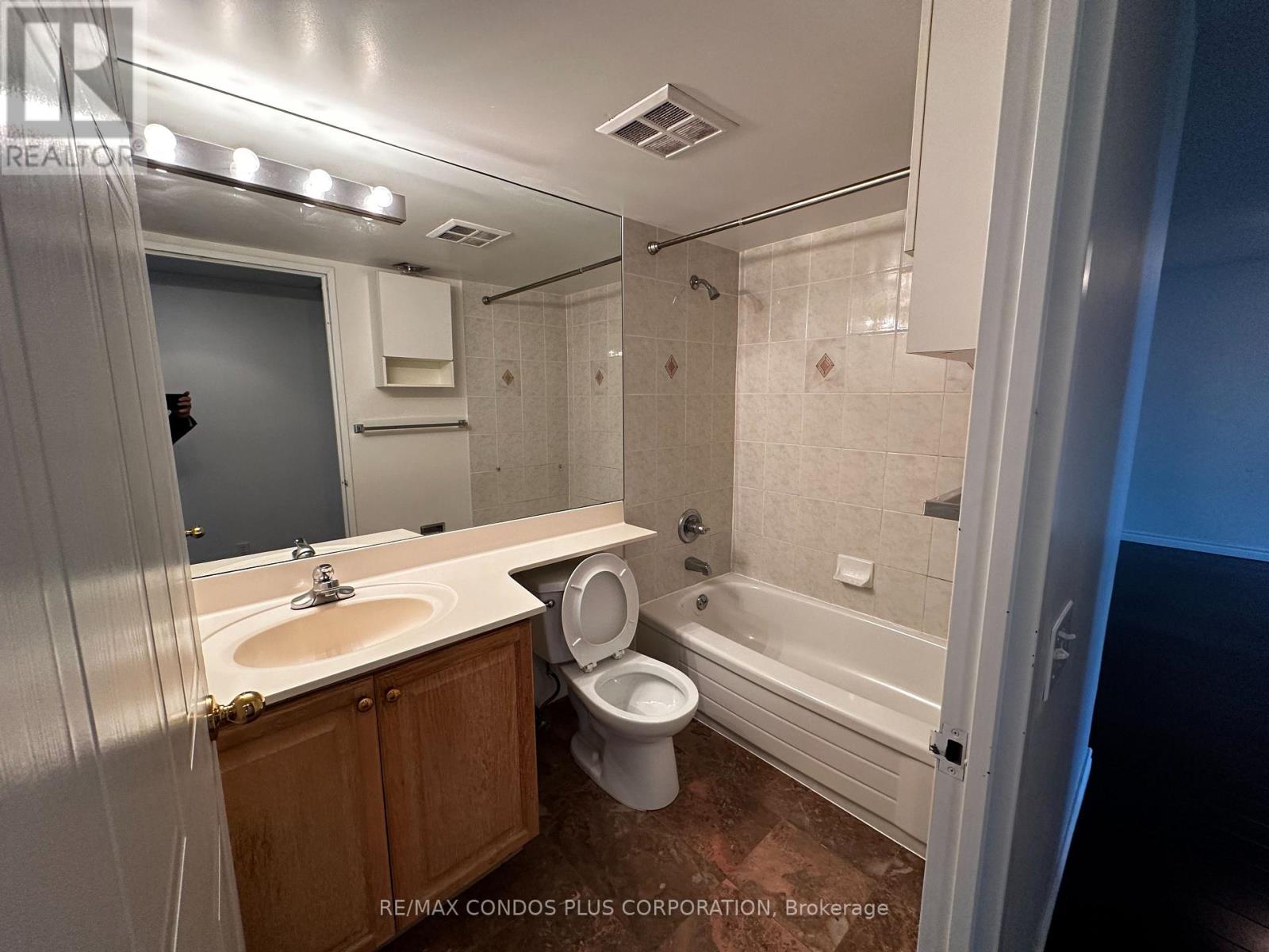 2506 - 750 Bay Street, Toronto, Ontario  M5G 1N6 - Photo 8 - C13134560