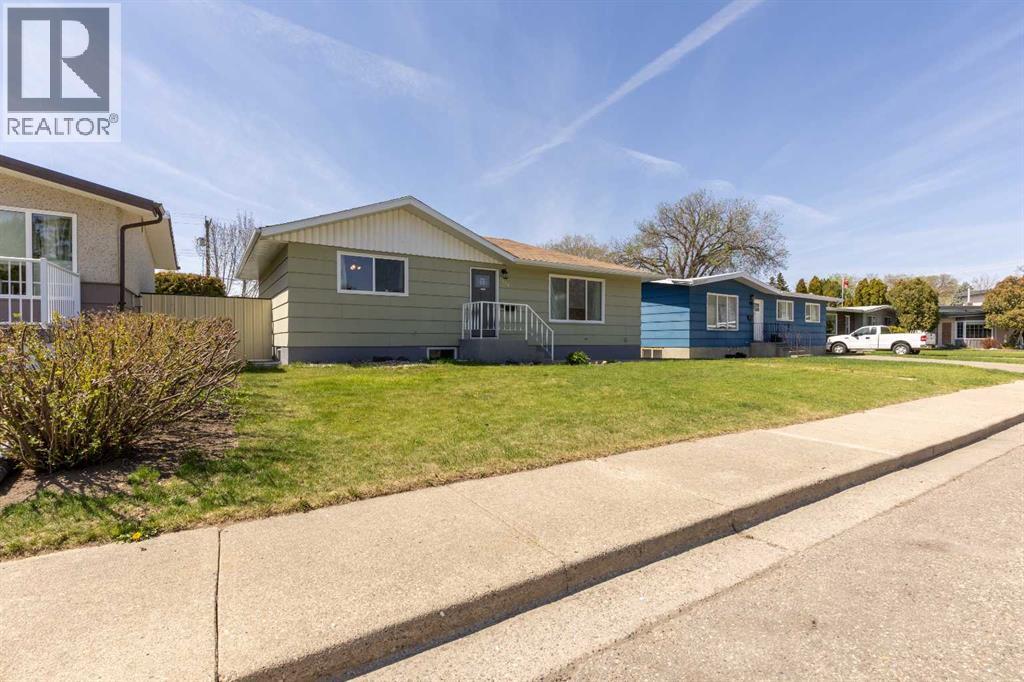 1016 30 Street S, Lethbridge, Alberta  T1K 2Y3 - Photo 2 - A2310125