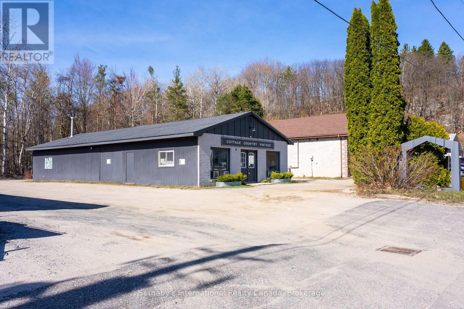 10 Armstrong Street, Bracebridge, Ontario  P1L 1C1 - Photo 3 - X12708316