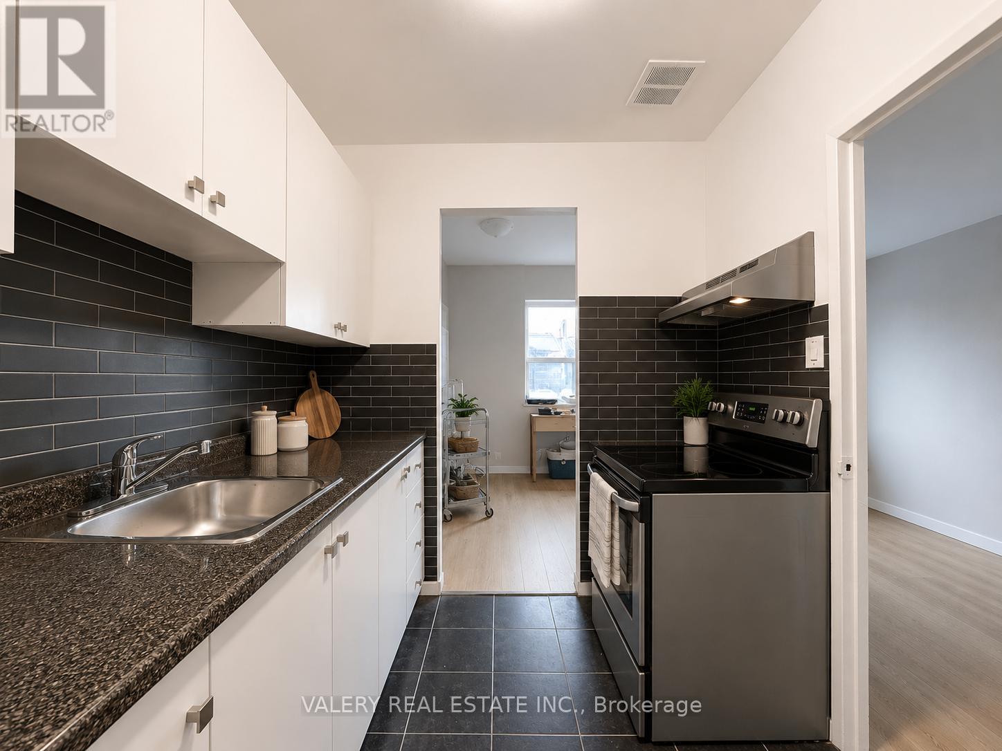 103 - 1725 Lawrence Avenue E, Toronto, Ontario  M1R 2X7 - Photo 3 - E13134484
