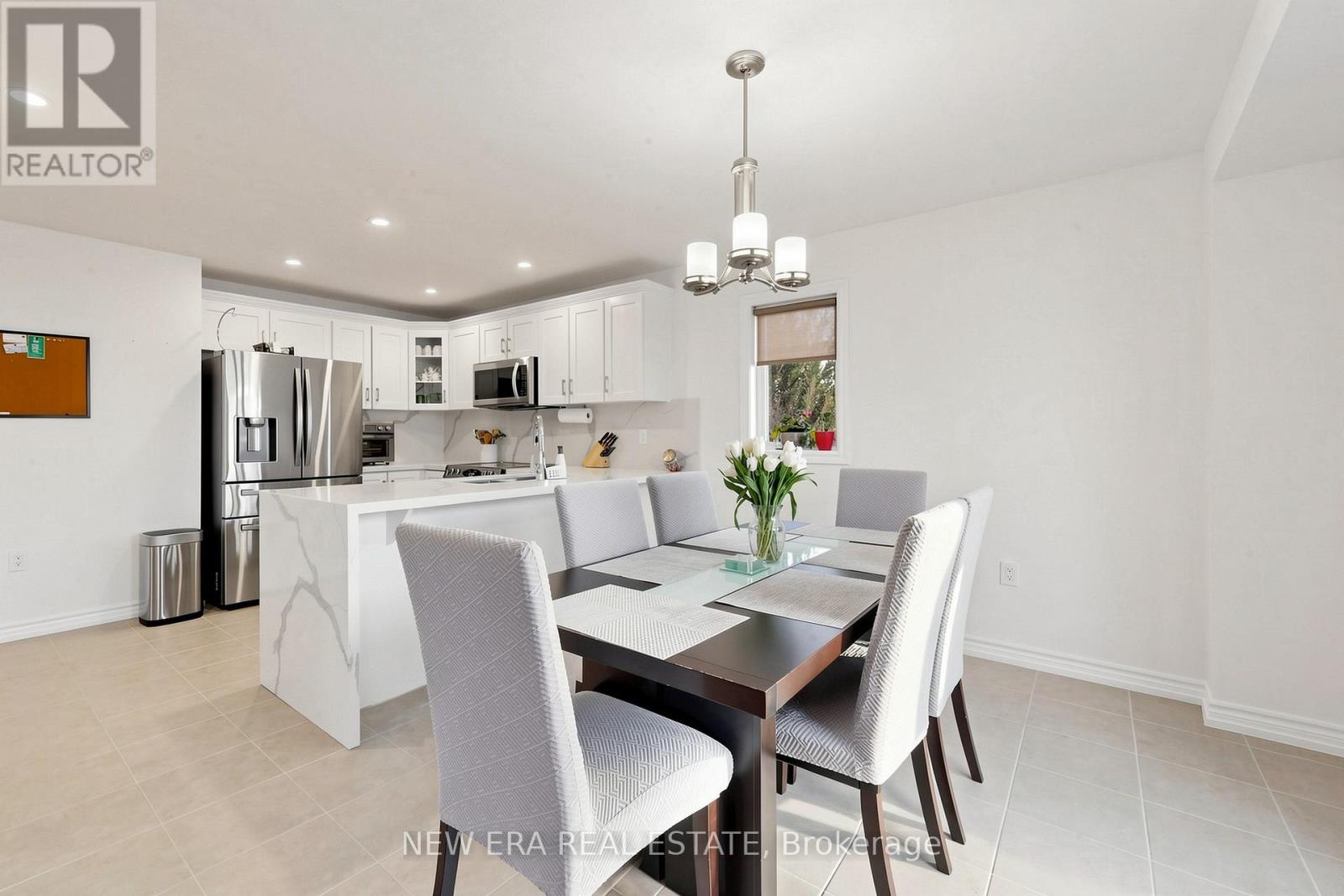 61 Orville Hand Court, Bradford West Gwillimbury, Ontario  L3Z 0C2 - Photo 6 - N13134606