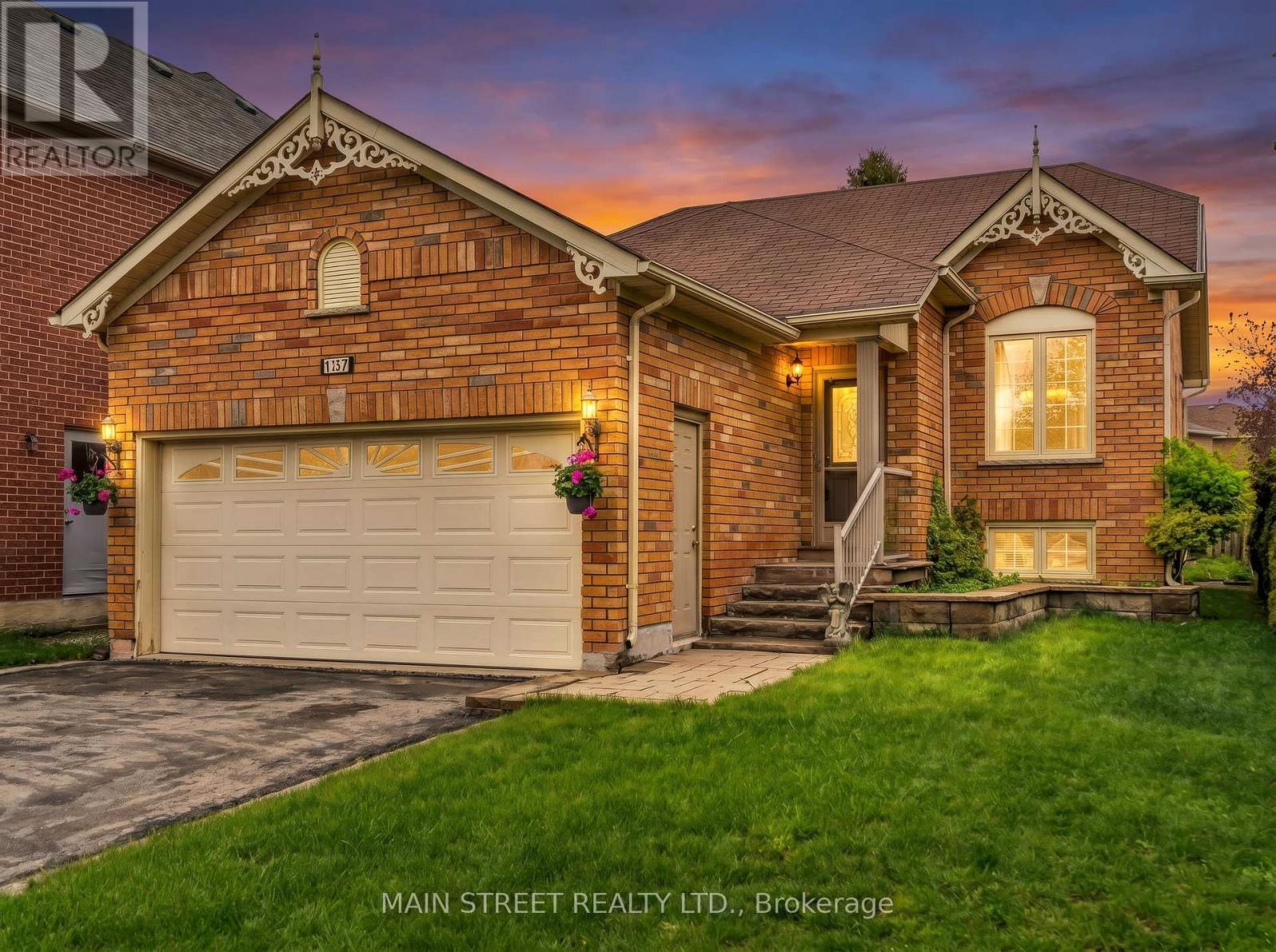 137 CLEARMEADOW BOULEVARD, Newmarket, Ontario
