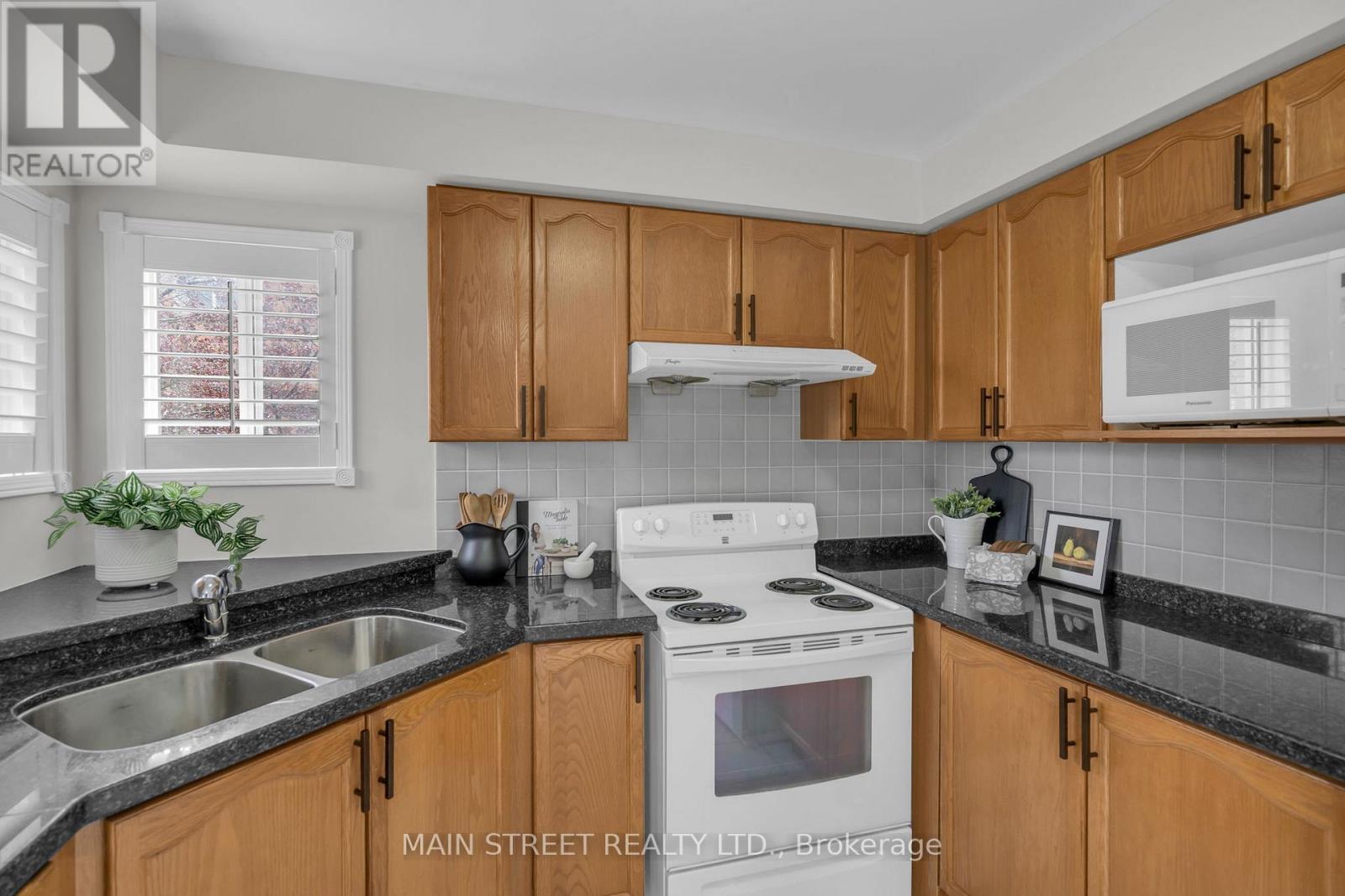 137 Clearmeadow Boulevard, Newmarket, Ontario  L3X 2E9 - Photo 10 - N13134610