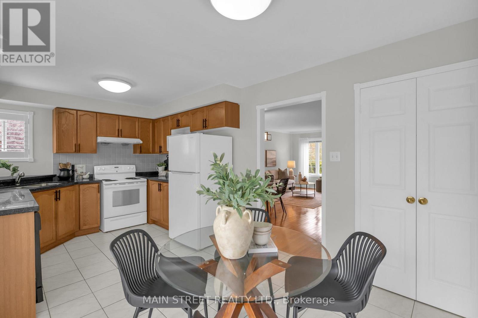 137 Clearmeadow Boulevard, Newmarket, Ontario  L3X 2E9 - Photo 7 - N13134610