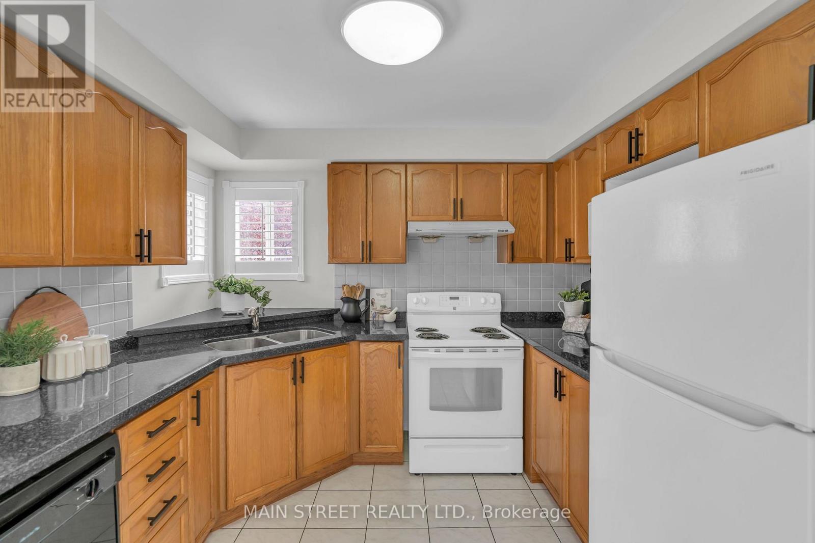 137 Clearmeadow Boulevard, Newmarket, Ontario  L3X 2E9 - Photo 9 - N13134610