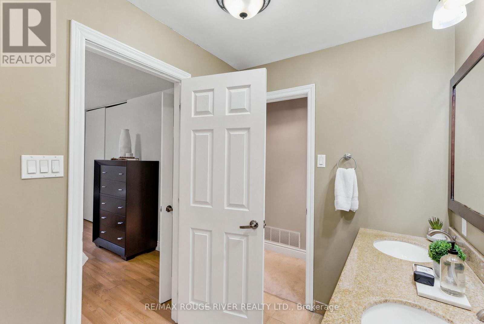 1125 Byron Street S, Whitby, Ontario  L1N 4S4 - Photo 12 - E13134942