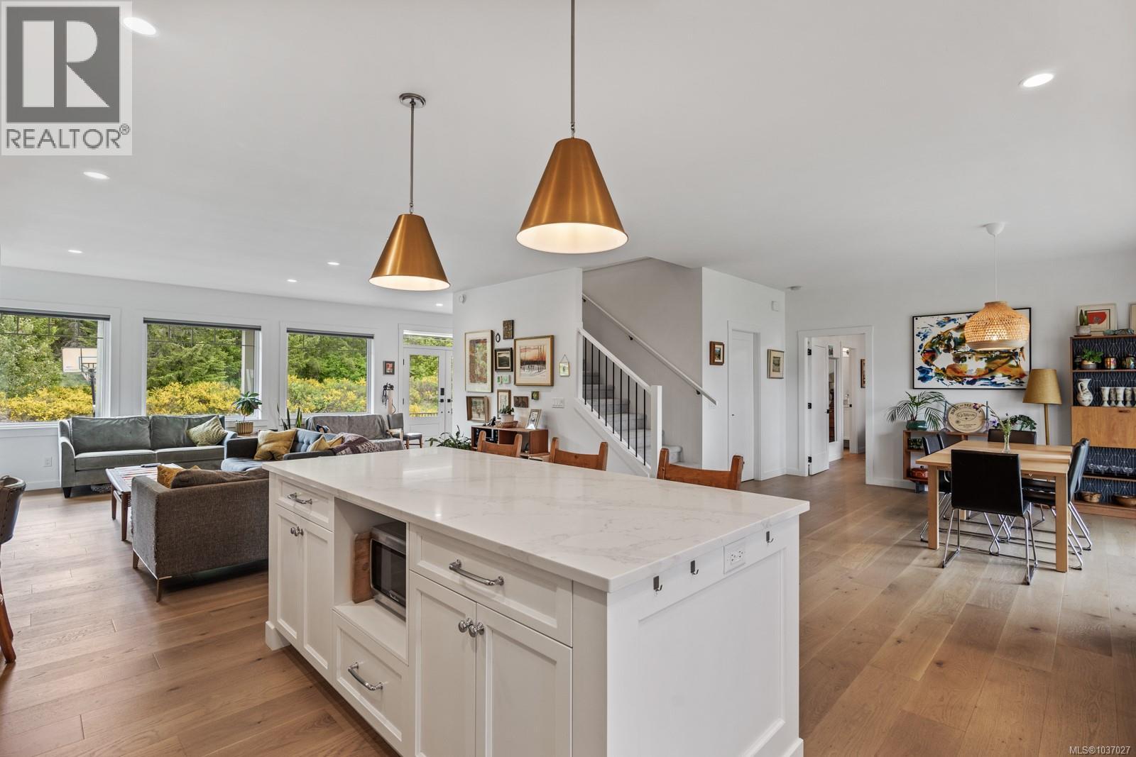 4033 Buckstone Rd, Courtenay, British Columbia  V9N 0B4 - Photo 10 - 1037027