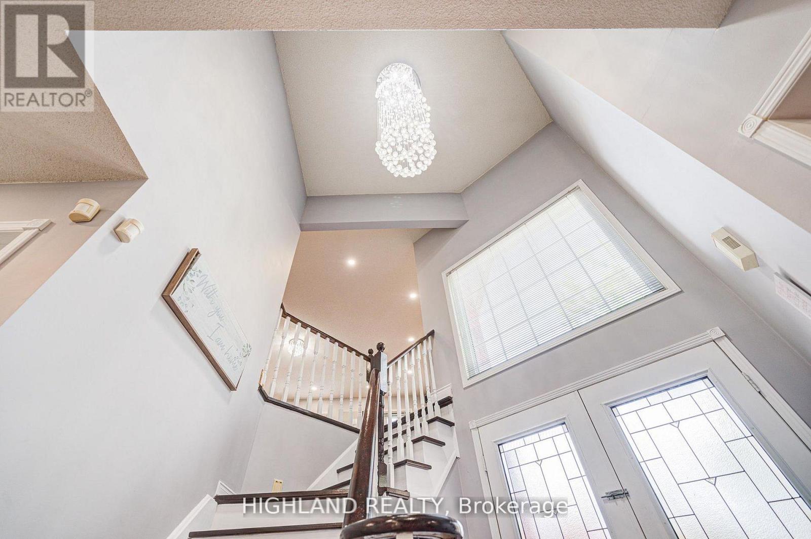 4781 Crystal Rose Drive, Mississauga, Ontario  L5V 1G9 - Photo 7 - W13134458