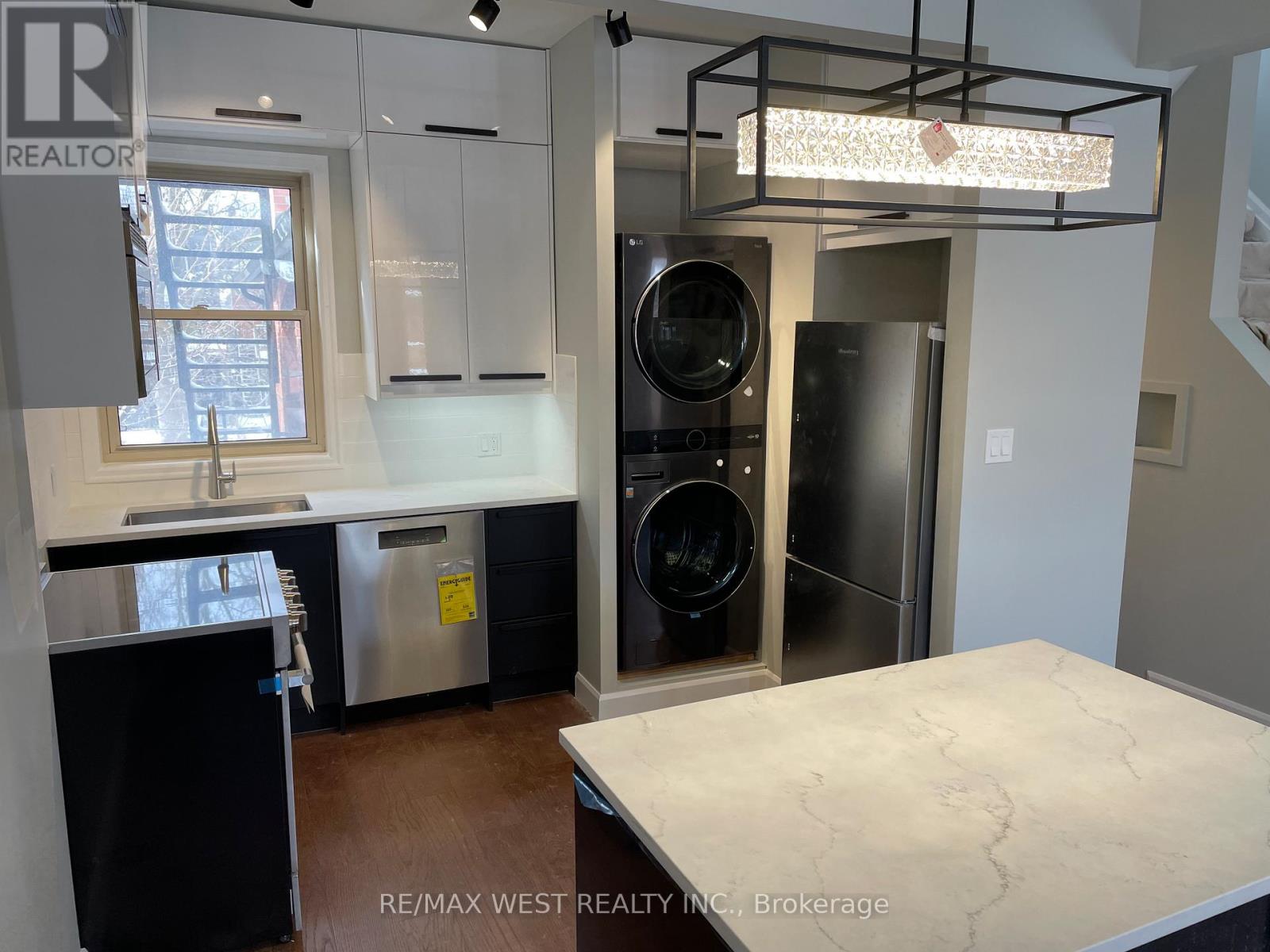 3 - 104 Cowan Avenue, Toronto, Ontario  M6K 2N4 - Photo 4 - W13134472