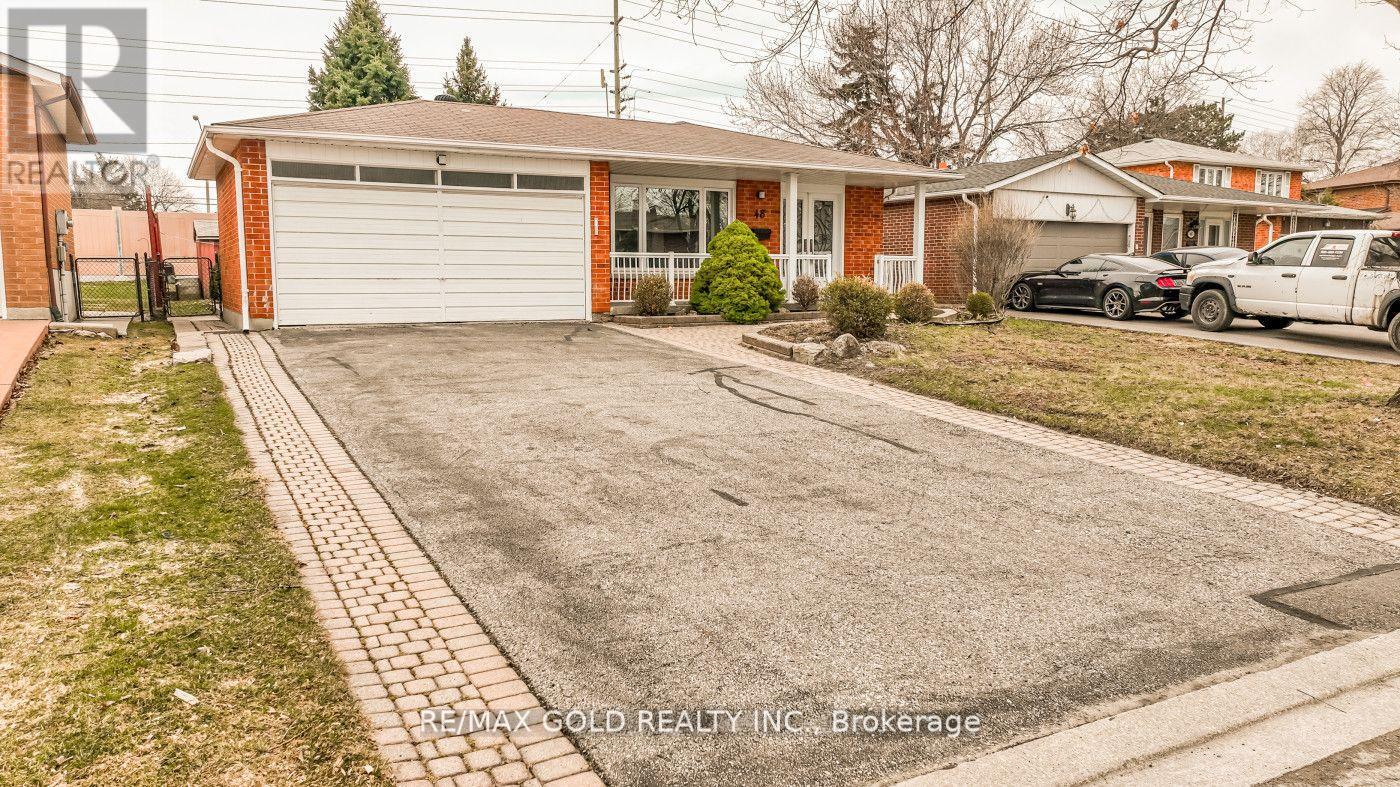 48 Malcolm Crescent, Brampton, Ontario  L6S 3C8 - Photo 2 - W13134530