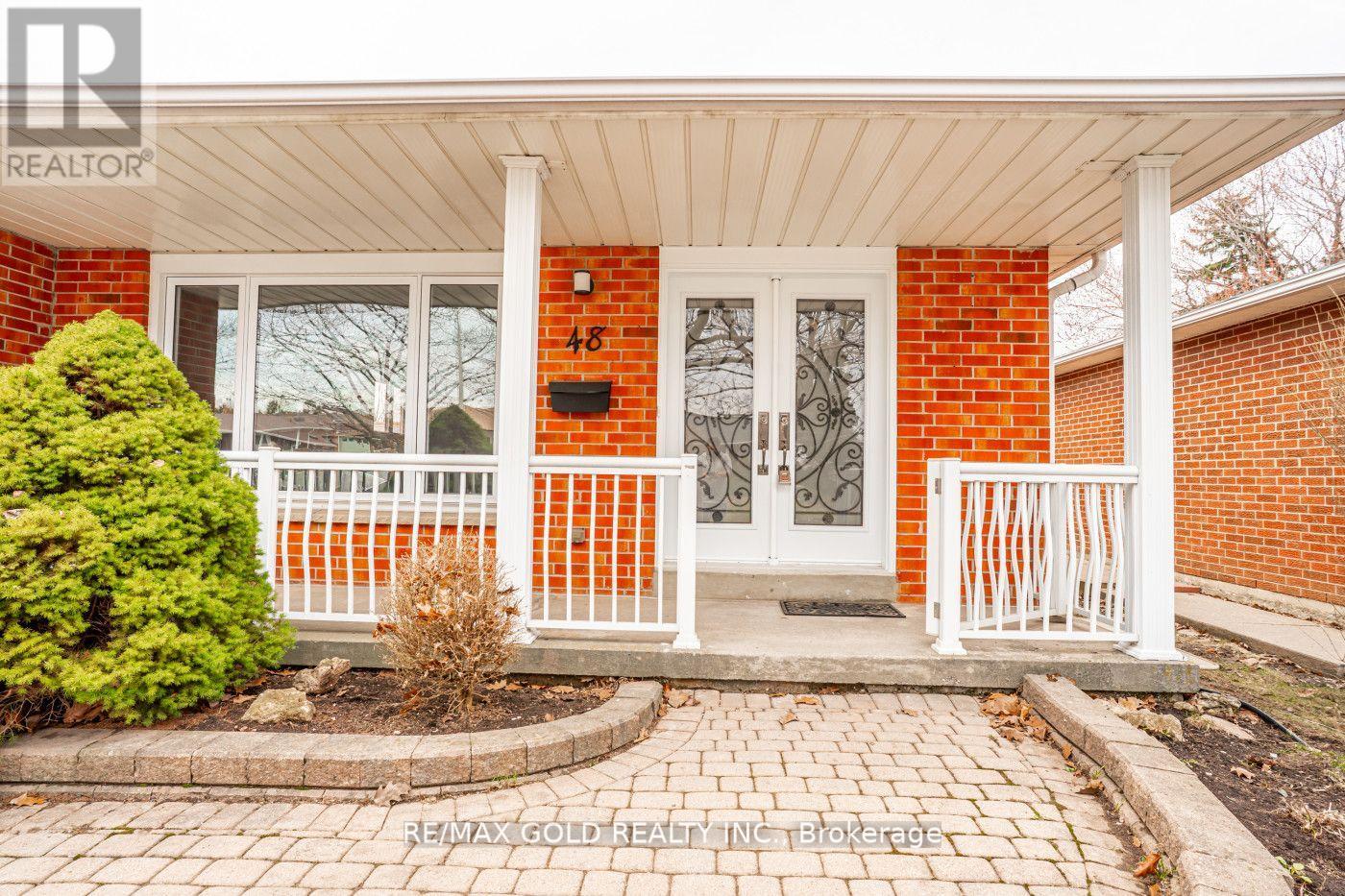 48 Malcolm Crescent, Brampton, Ontario  L6S 3C8 - Photo 3 - W13134530