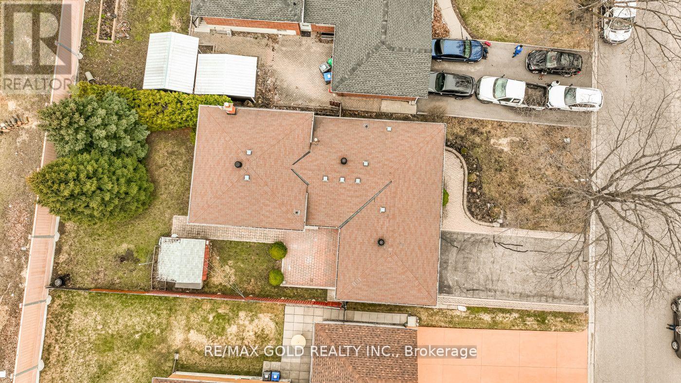48 Malcolm Crescent, Brampton, Ontario  L6S 3C8 - Photo 45 - W13134530
