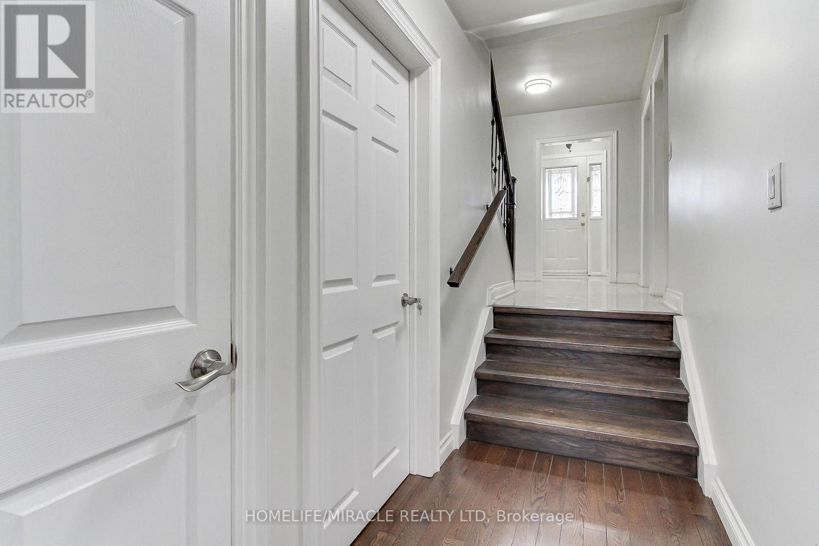 70 Dolores Road, Toronto, Ontario  M3L 2A9 - Photo 9 - W13134588