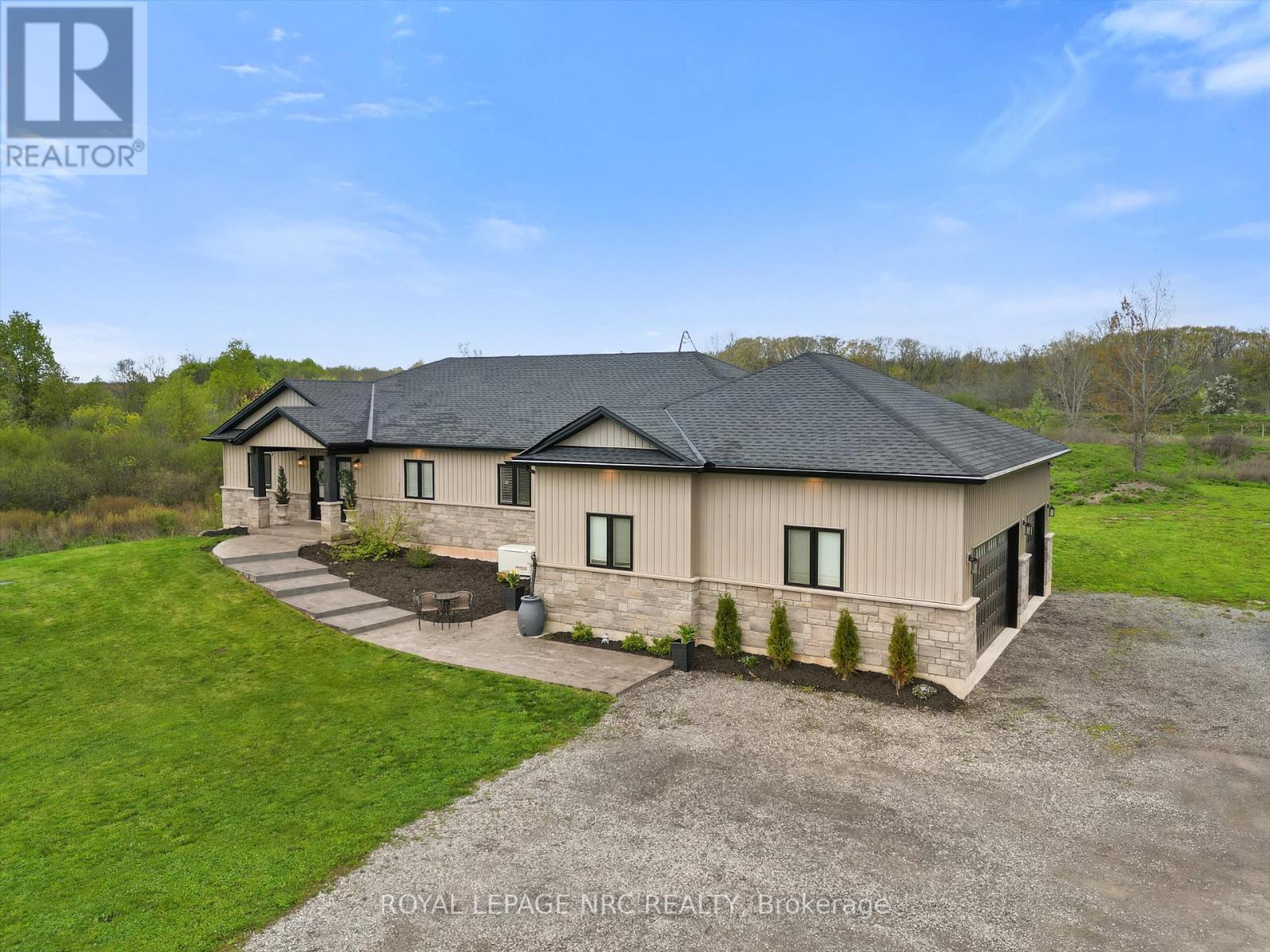 557 Burleigh Road N, Fort Erie, Ontario  L0S 1N0 - Photo 2 - X13134758