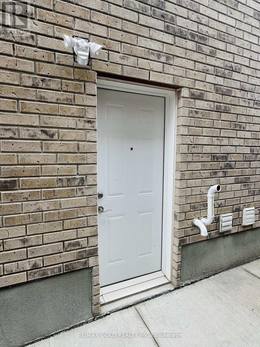305 Sedgewood Street, Kitchener, Ontario  N2P 0J6 - Photo 4 - X13134518