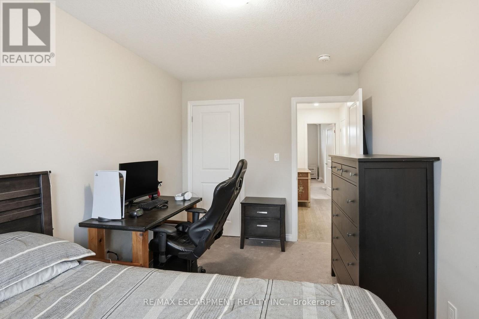 19 Mia Drive E, Hamilton, Ontario  L9B 0K1 - Photo 18 - X13134578