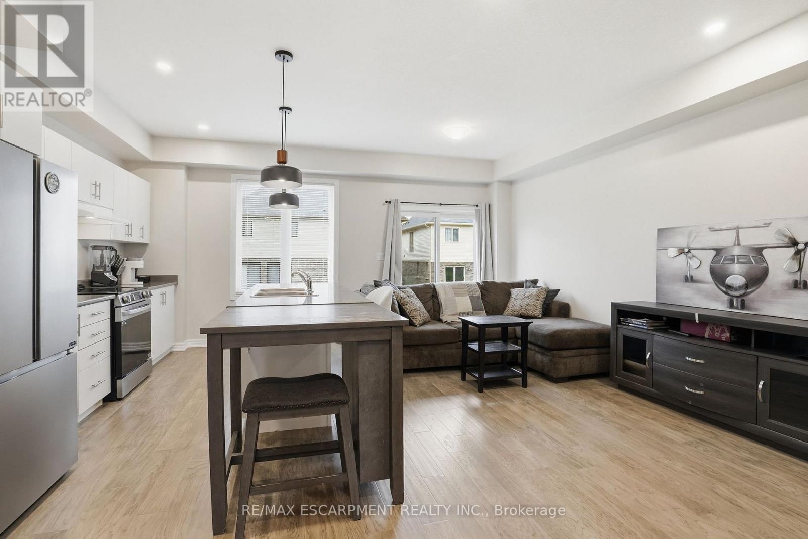 19 Mia Drive E, Hamilton, Ontario  L9B 0K1 - Photo 5 - X13134578