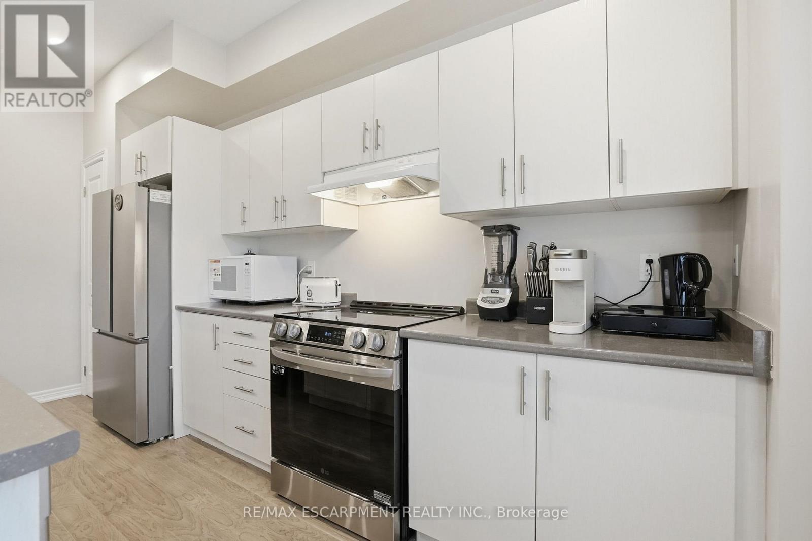 19 Mia Drive E, Hamilton, Ontario  L9B 0K1 - Photo 8 - X13134578