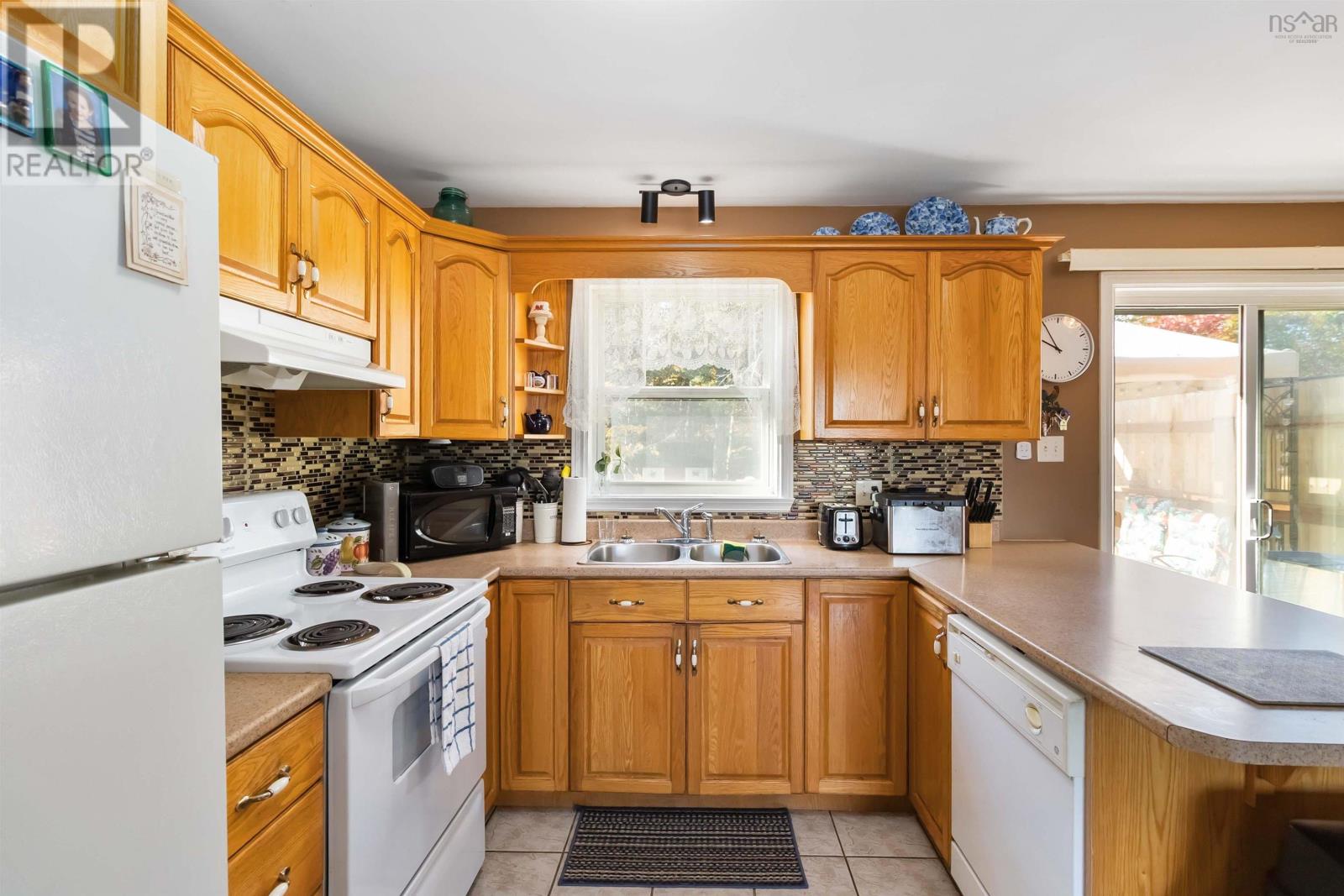 45 Grove Avenue, Beaver Bank, Nova Scotia  B4G 1B7 - Photo 11 - 202607429